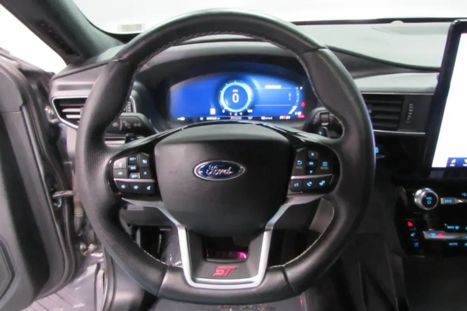 2021 /Ebony Leather Ford Explorer ST (1FM5K8GC7MG) with an Other engine, Automatic transmission, located at 12830 Highway 21, De Soto, MO, 63020, (636) 337-7777, 38.153099, -90.573624 - **Adventure Awaits with the 2021 Ford Explorer ST Perfect for Family Road Trips!**<br /> <br /> Are you ready to elevate your family's adventure game? The 2021 Ford Explorer ST is the ultimate SUV for families on the go, balancing spacious comfort with robust performance. Whether you're headed to l - Photo#13