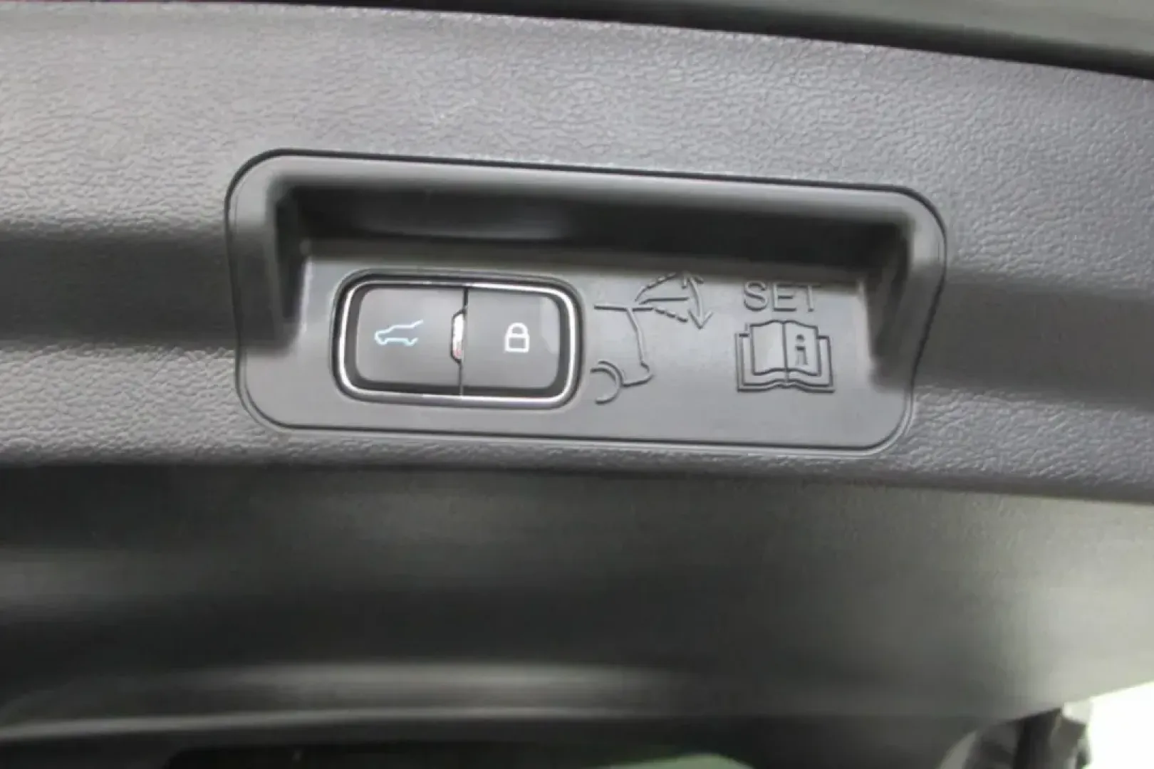 2021 /Ebony Leather Ford Explorer ST (1FM5K8GC7MG) with an Other engine, Automatic transmission, located at 12830 Highway 21, De Soto, MO, 63020, (636) 337-7777, 38.153099, -90.573624 - **Adventure Awaits with the 2021 Ford Explorer ST Perfect for Family Road Trips!**<br /> <br /> Are you ready to elevate your family's adventure game? The 2021 Ford Explorer ST is the ultimate SUV for families on the go, balancing spacious comfort with robust performance. Whether you're headed to l - Photo#28