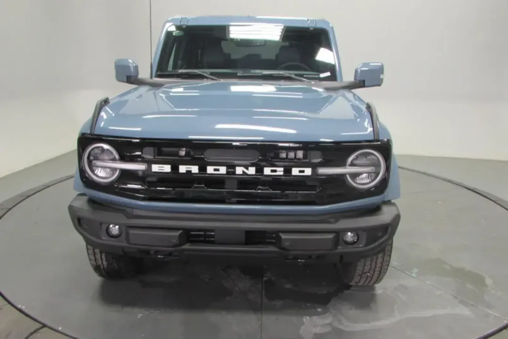 2025 /Smoked Truffle w/Black Leather Ford Bronco Outer Banks (1FMEE8BP7SL) with an 2.7L V6 Turbocharged engine, Automatic transmission, located at 12836 Highway 21, De Soto, MO, 63020, (636) 337-7777, 38.151867, -90.575615 - ### Explore Adventure with the 2025 Ford Bronco Outer Banks at Pettus Ford De Soto<br /> <br /> Are you ready to elevate your weekend getaways or tackle daily commutes with an SUV that seamlessly blends rugged capability and sophisticated comfort? Look no further than the **2025 Ford Bronco Outer Ba - Photo#0