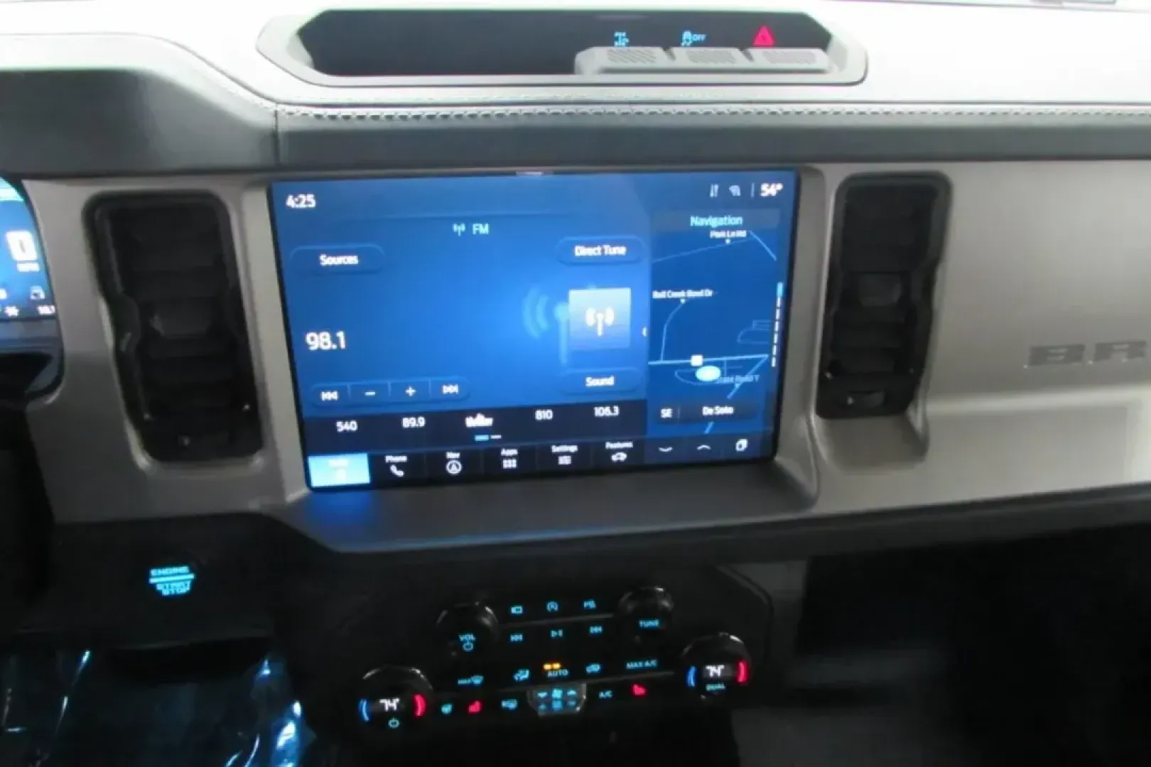 2025 /Smoked Truffle w/Black Leather Ford Bronco Outer Banks (1FMEE8BP7SL) with an 2.7L V6 Turbocharged engine, Automatic transmission, located at 12836 Highway 21, De Soto, MO, 63020, (636) 337-7777, 38.151867, -90.575615 - ### Explore Adventure with the 2025 Ford Bronco Outer Banks at Pettus Ford De Soto<br /> <br /> Are you ready to elevate your weekend getaways or tackle daily commutes with an SUV that seamlessly blends rugged capability and sophisticated comfort? Look no further than the **2025 Ford Bronco Outer Ba - Photo#18