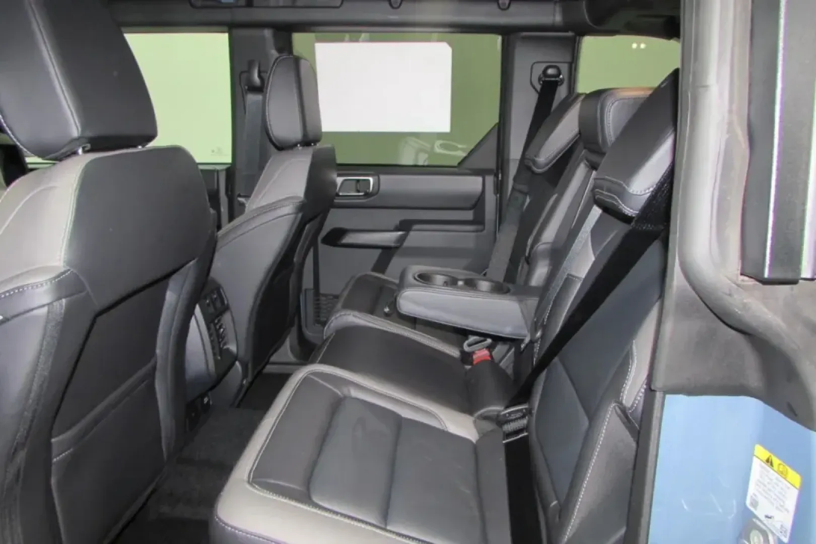2025 /Smoked Truffle w/Black Leather Ford Bronco Outer Banks (1FMEE8BP7SL) with an 2.7L V6 Turbocharged engine, Automatic transmission, located at 12836 Highway 21, De Soto, MO, 63020, (636) 337-7777, 38.151867, -90.575615 - ### Explore Adventure with the 2025 Ford Bronco Outer Banks at Pettus Ford De Soto<br /> <br /> Are you ready to elevate your weekend getaways or tackle daily commutes with an SUV that seamlessly blends rugged capability and sophisticated comfort? Look no further than the **2025 Ford Bronco Outer Ba - Photo#24