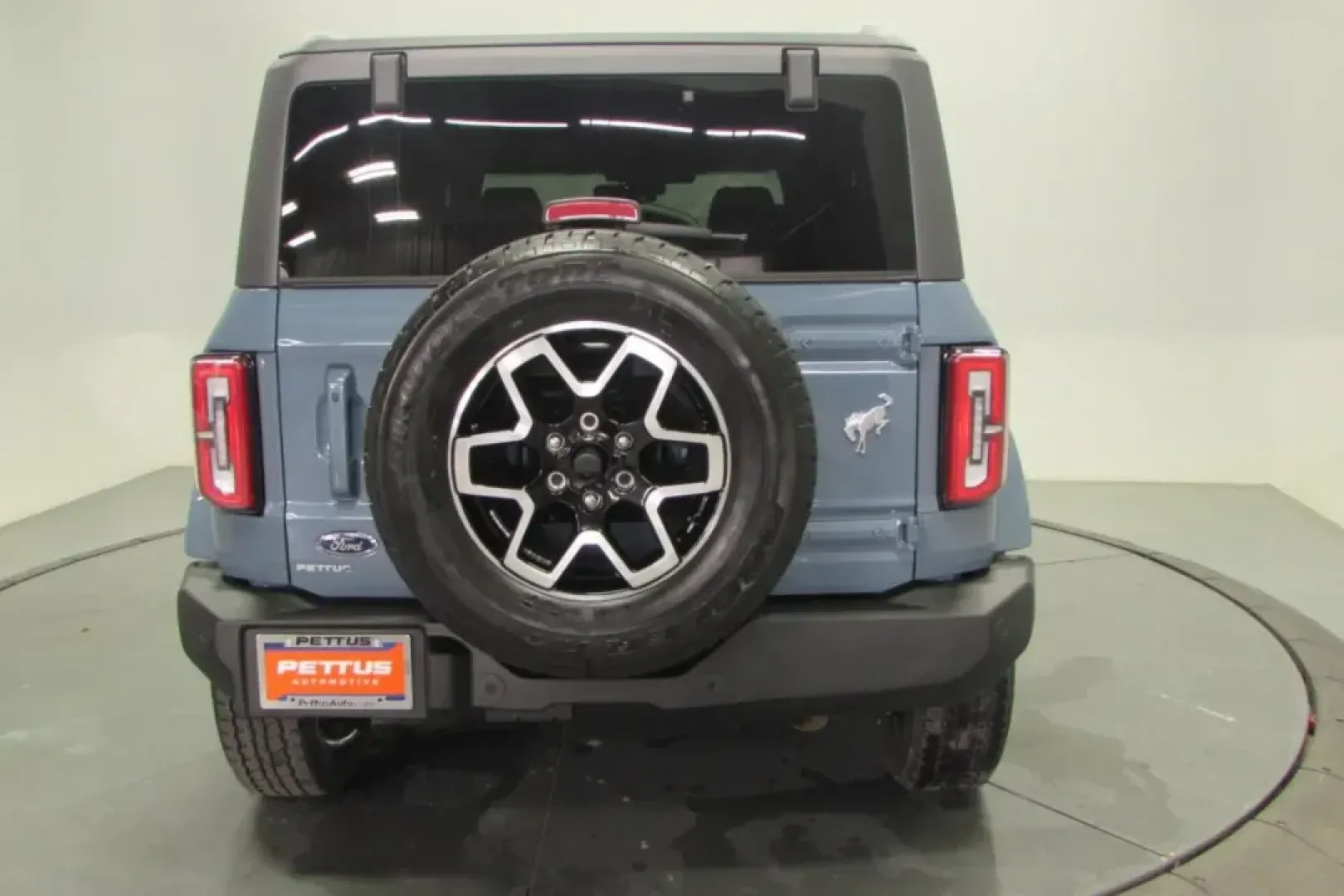 2025 /Smoked Truffle w/Black Leather Ford Bronco Outer Banks (1FMEE8BP7SL) with an 2.7L V6 Turbocharged engine, Automatic transmission, located at 12836 Highway 21, De Soto, MO, 63020, (636) 337-7777, 38.151867, -90.575615 - ### Explore Adventure with the 2025 Ford Bronco Outer Banks at Pettus Ford De Soto<br /> <br /> Are you ready to elevate your weekend getaways or tackle daily commutes with an SUV that seamlessly blends rugged capability and sophisticated comfort? Look no further than the **2025 Ford Bronco Outer Ba - Photo#5