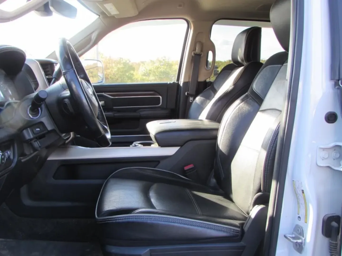 2022 /Black Ram 3500 Laramie (3C63RRJLXNG) with an Other engine, located at 12830 Highway 21, De Soto, MO, 63020, (636) 337-7777, 38.153099, -90.573624 - Are you ready to elevate your work and adventure game? Look no further than this stunning 2022 Ram 3500 4WD Laramie Crew Cab, now available at Pettus CDJR DeSoto, your trusted source for **quality used vehicles** in De Soto, MO. Whether you're hauling equipment for work, towing a trailer for your we - Photo#15