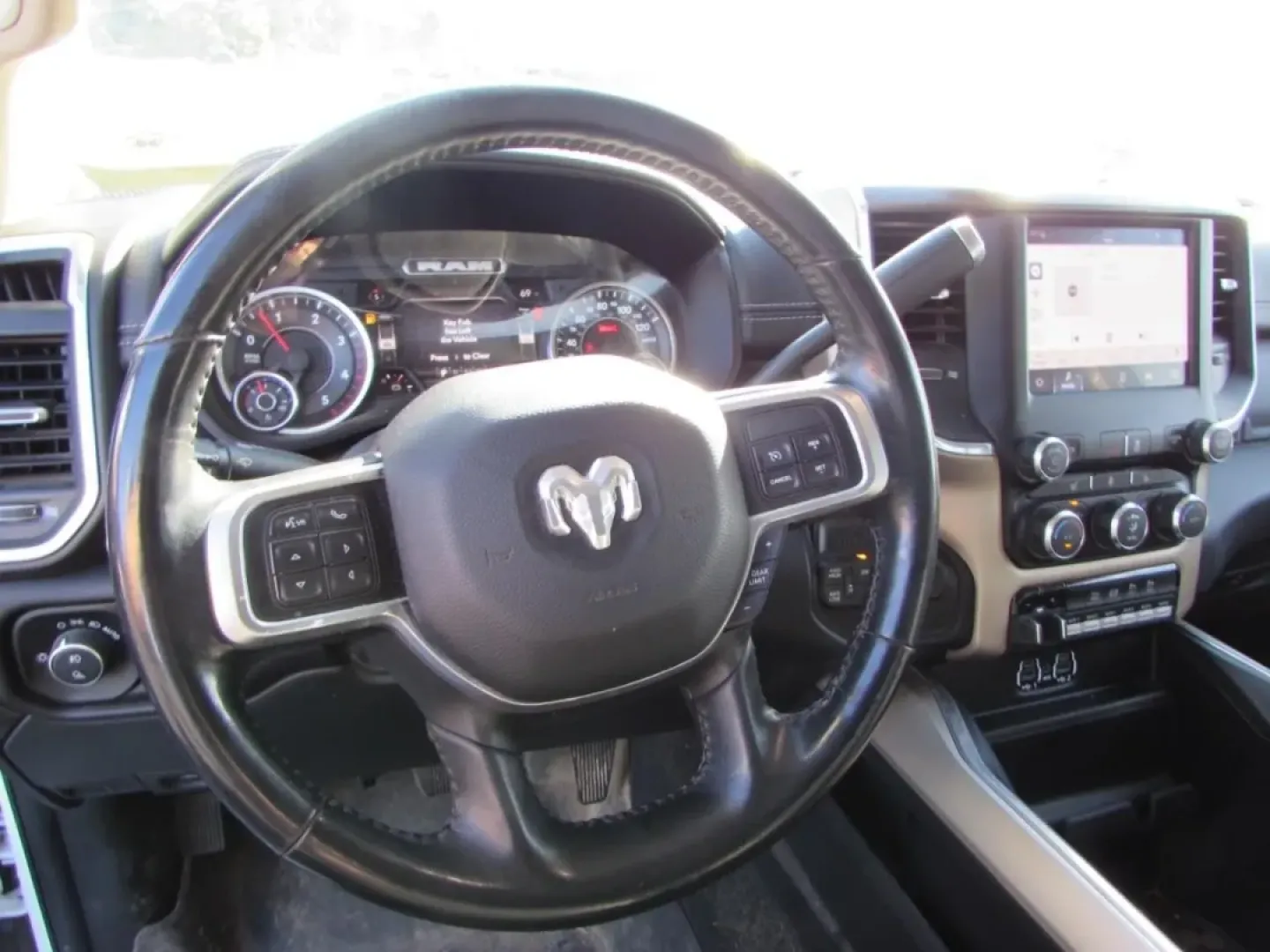 2022 /Black Ram 3500 Laramie (3C63RRJLXNG) with an Other engine, located at 12830 Highway 21, De Soto, MO, 63020, (636) 337-7777, 38.153099, -90.573624 - Are you ready to elevate your work and adventure game? Look no further than this stunning 2022 Ram 3500 4WD Laramie Crew Cab, now available at Pettus CDJR DeSoto, your trusted source for **quality used vehicles** in De Soto, MO. Whether you're hauling equipment for work, towing a trailer for your we - Photo#17