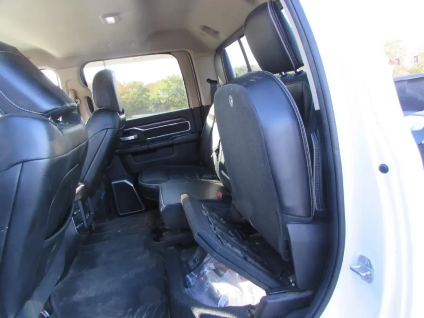 2022 /Black Ram 3500 Laramie (3C63RRJLXNG) with an Other engine, located at 12830 Highway 21, De Soto, MO, 63020, (636) 337-7777, 38.153099, -90.573624 - Are you ready to elevate your work and adventure game? Look no further than this stunning 2022 Ram 3500 4WD Laramie Crew Cab, now available at Pettus CDJR DeSoto, your trusted source for **quality used vehicles** in De Soto, MO. Whether you're hauling equipment for work, towing a trailer for your we - Photo#18