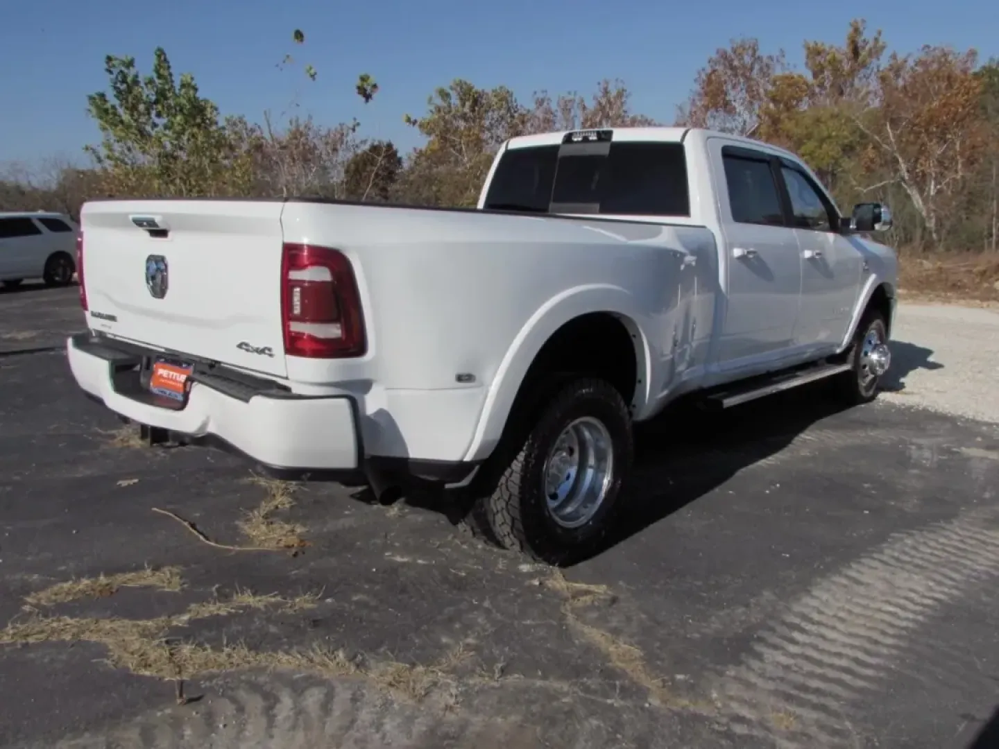 2022 /Black Ram 3500 Laramie (3C63RRJLXNG) with an Other engine, located at 12830 Highway 21, De Soto, MO, 63020, (636) 337-7777, 38.153099, -90.573624 - Are you ready to elevate your work and adventure game? Look no further than this stunning 2022 Ram 3500 4WD Laramie Crew Cab, now available at Pettus CDJR DeSoto, your trusted source for **quality used vehicles** in De Soto, MO. Whether you're hauling equipment for work, towing a trailer for your we - Photo#26