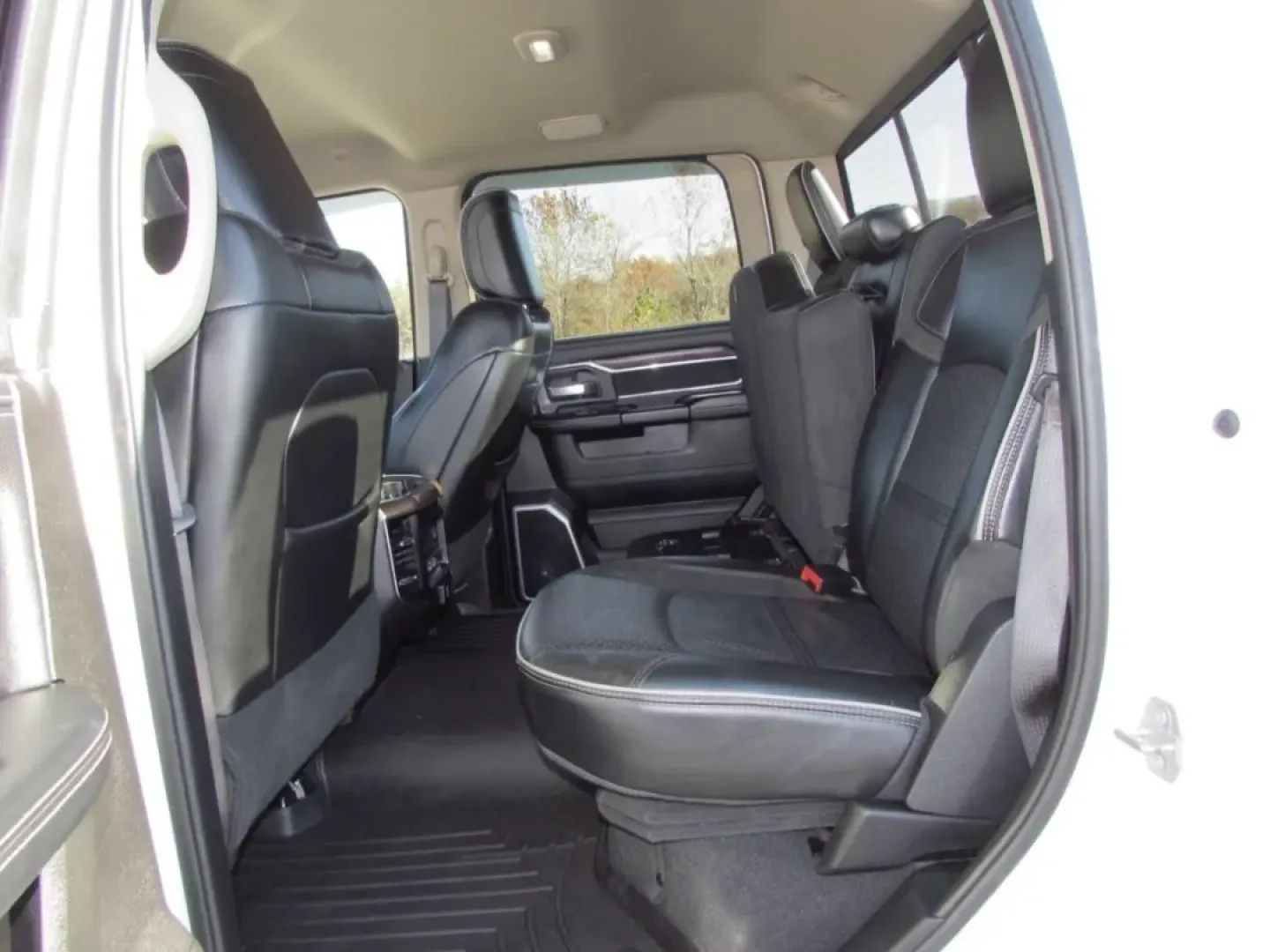 2022 /Black Ram 3500 Laramie (3C63RRJLXNG) with an Other engine, located at 12830 Highway 21, De Soto, MO, 63020, (636) 337-7777, 38.153099, -90.573624 - Are you ready to elevate your work and adventure game? Look no further than this stunning 2022 Ram 3500 4WD Laramie Crew Cab, now available at Pettus CDJR DeSoto, your trusted source for **quality used vehicles** in De Soto, MO. Whether you're hauling equipment for work, towing a trailer for your we - Photo#32