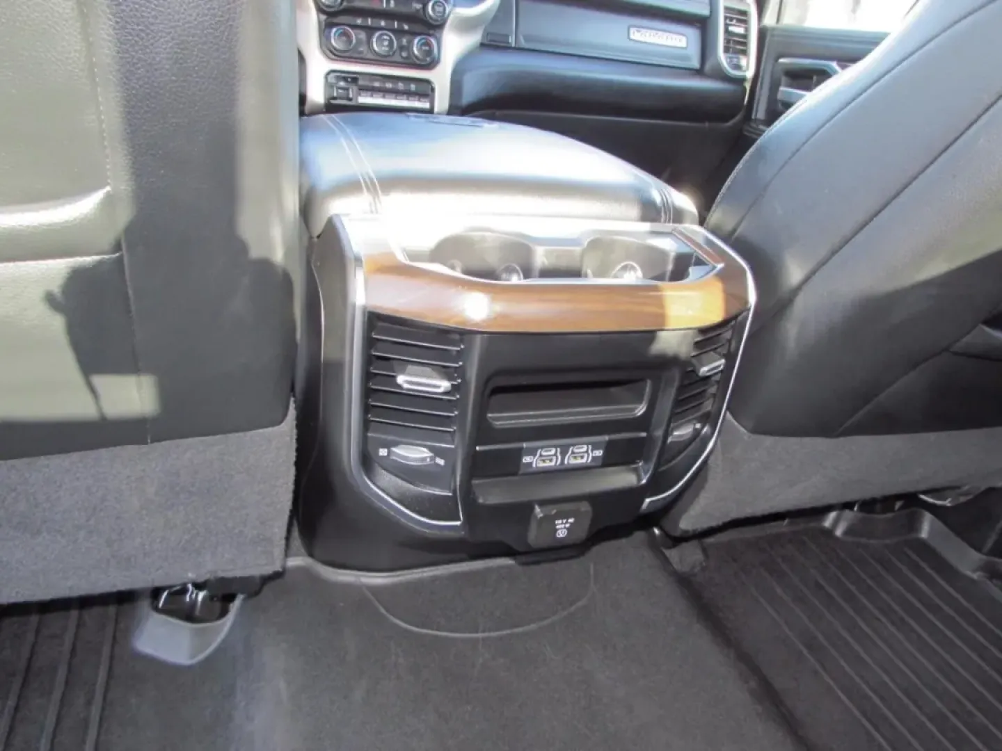 2022 /Black Ram 3500 Laramie (3C63RRJLXNG) with an Other engine, located at 12830 Highway 21, De Soto, MO, 63020, (636) 337-7777, 38.153099, -90.573624 - Are you ready to elevate your work and adventure game? Look no further than this stunning 2022 Ram 3500 4WD Laramie Crew Cab, now available at Pettus CDJR DeSoto, your trusted source for **quality used vehicles** in De Soto, MO. Whether you're hauling equipment for work, towing a trailer for your we - Photo#33