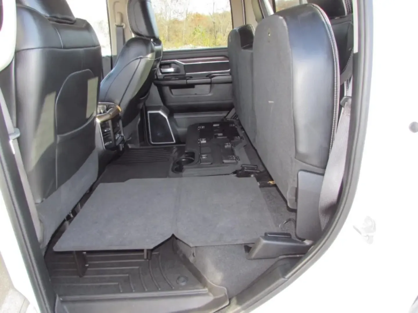 2022 /Black Ram 3500 Laramie (3C63RRJLXNG) with an Other engine, located at 12830 Highway 21, De Soto, MO, 63020, (636) 337-7777, 38.153099, -90.573624 - Are you ready to elevate your work and adventure game? Look no further than this stunning 2022 Ram 3500 4WD Laramie Crew Cab, now available at Pettus CDJR DeSoto, your trusted source for **quality used vehicles** in De Soto, MO. Whether you're hauling equipment for work, towing a trailer for your we - Photo#34