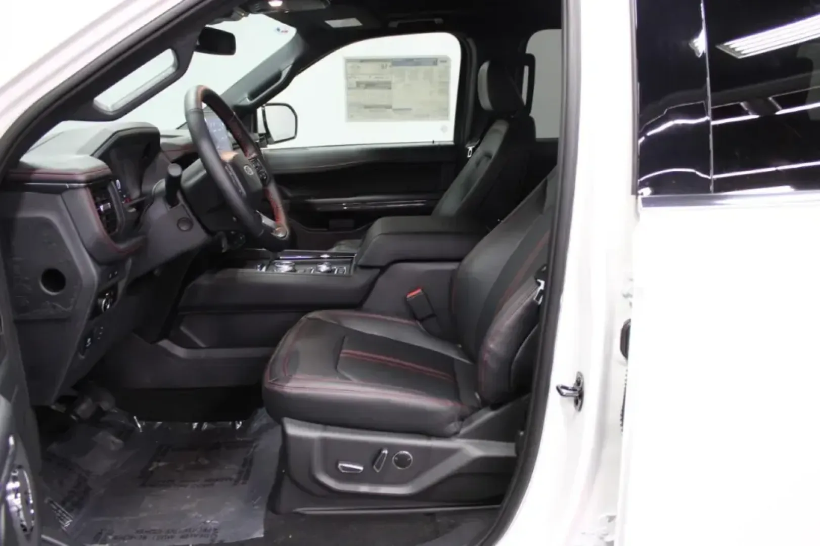 2024 Ford Expedition Max Limited (1FMJK2A84RE) with an 3.5L EcoBoost V6 engine, Automatic transmission, located at 12836 Highway 21, De Soto, MO, 63020, (636) 337-7777, 38.151867, -90.575615 - **Discover the Ultimate Family Adventure Vehicle at Pettus Ford De Soto!**<br /> <br /> Are you ready to elevate your family adventures and weekend getaways? Look no further! The **2024 Ford Expedition Max Limited** is the perfect SUV for growing families and those who crave spaciousness and comfort - Photo#6