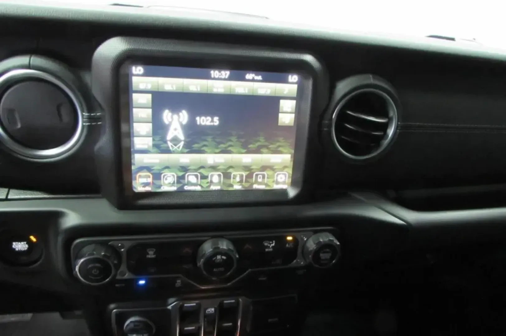 2022 /Black Leather Jeep Wrangler Unlimited Sahara 4xe (1C4JJXP68NW) with an Other engine, Automatic transmission, located at 12830 Highway 21, De Soto, MO, 63020, (636) 337-7777, 38.153099, -90.573624 - **Experience the Ultimate Adventure with the 2022 Jeep Wrangler Unlimited Sahara 4xe at Pettus CDJR DeSoto!**<br /> <br /> Are you in search of the perfect SUV to elevate your family outings or weekend adventures? Look no further than the 2022 Jeep Wrangler Unlimited Sahara 4xe, available now at Pet - Photo#20