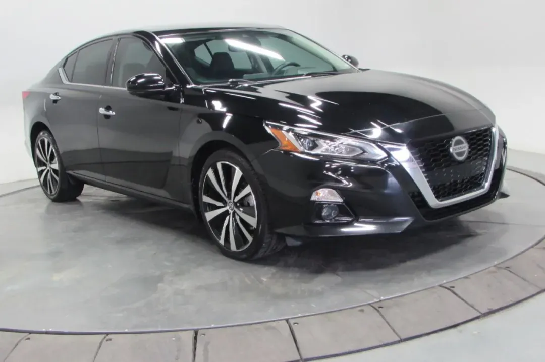 photo of 2021 Nissan Altima 2.5 Platinum