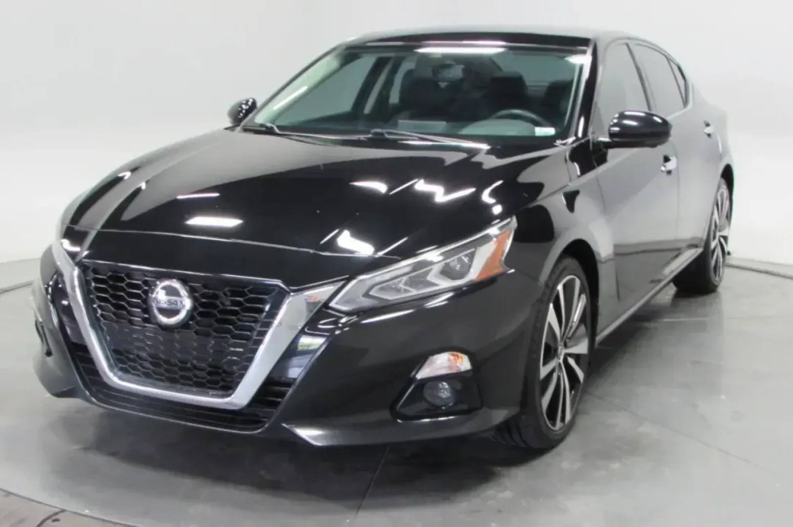 2021 /Charcoal Leather Nissan Altima 2.5 Platinum (1N4BL4FW1MN) with an Other engine, Automatic transmission, located at 12830 Highway 21, De Soto, MO, 63020, (636) 337-7777, 38.153099, -90.573624 - **Experience the Road Like Never Before: 2021 Nissan Altima Platinum Awaits You at Pettus CDJR DeSoto!**<br /> <br /> Are you in the market for a reliable sedan that seamlessly blends style, comfort, and advanced technology? Look no further than this stunning 2021 Nissan Altima Platinum, available n - Photo#2