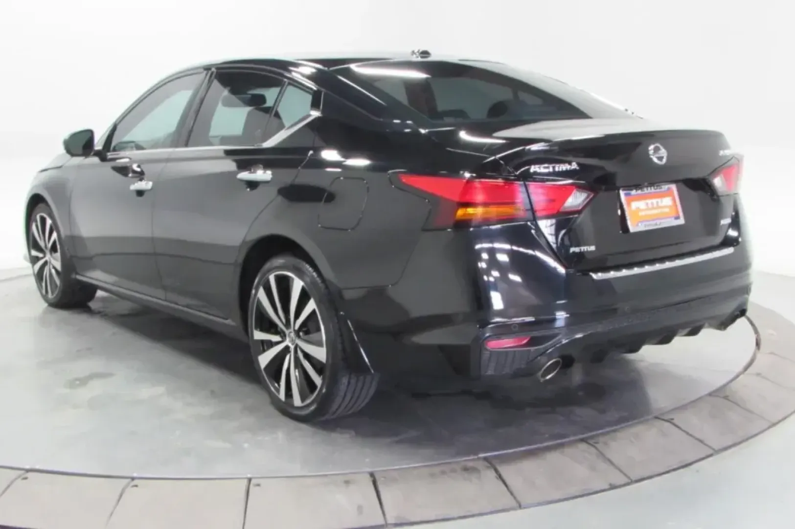 2021 /Charcoal Leather Nissan Altima 2.5 Platinum (1N4BL4FW1MN) with an Other engine, Automatic transmission, located at 12830 Highway 21, De Soto, MO, 63020, (636) 337-7777, 38.153099, -90.573624 - **Experience the Road Like Never Before: 2021 Nissan Altima Platinum Awaits You at Pettus CDJR DeSoto!**<br /> <br /> Are you in the market for a reliable sedan that seamlessly blends style, comfort, and advanced technology? Look no further than this stunning 2021 Nissan Altima Platinum, available n - Photo#5