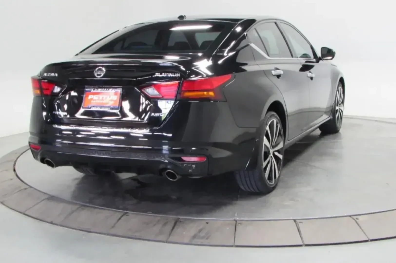 2021 /Charcoal Leather Nissan Altima 2.5 Platinum (1N4BL4FW1MN) with an Other engine, Automatic transmission, located at 12830 Highway 21, De Soto, MO, 63020, (636) 337-7777, 38.153099, -90.573624 - **Experience the Road Like Never Before: 2021 Nissan Altima Platinum Awaits You at Pettus CDJR DeSoto!**<br /> <br /> Are you in the market for a reliable sedan that seamlessly blends style, comfort, and advanced technology? Look no further than this stunning 2021 Nissan Altima Platinum, available n - Photo#7