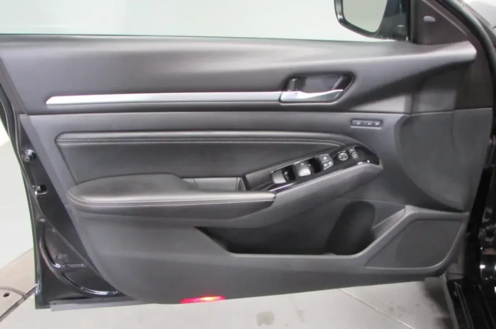 2021 /Charcoal Leather Nissan Altima 2.5 Platinum (1N4BL4FW1MN) with an Other engine, Automatic transmission, located at 12830 Highway 21, De Soto, MO, 63020, (636) 337-7777, 38.153099, -90.573624 - **Experience the Road Like Never Before: 2021 Nissan Altima Platinum Awaits You at Pettus CDJR DeSoto!**<br /> <br /> Are you in the market for a reliable sedan that seamlessly blends style, comfort, and advanced technology? Look no further than this stunning 2021 Nissan Altima Platinum, available n - Photo#10