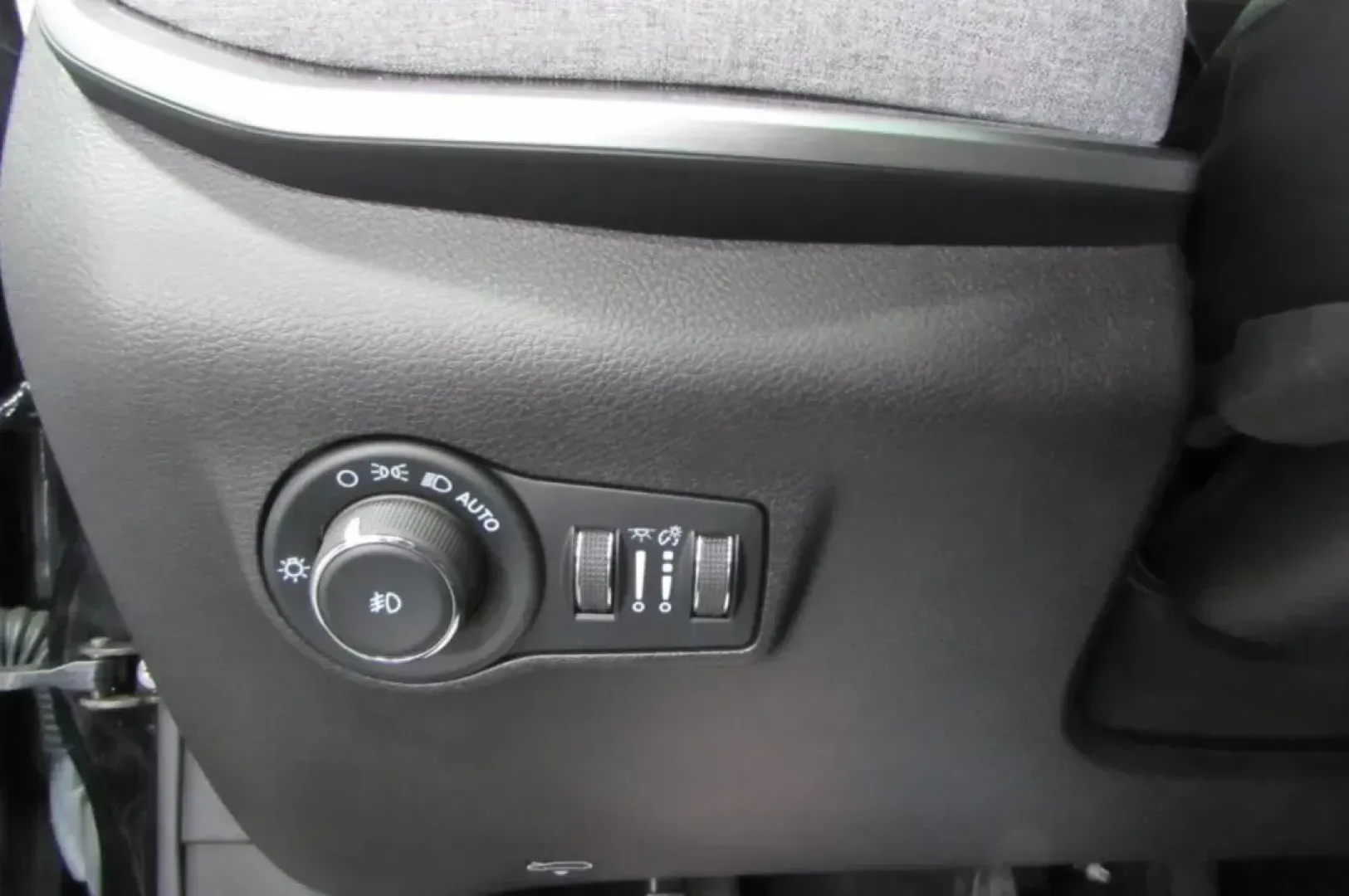 2022 /Black Leather Jeep Compass Latitude Lux (3C4NJDFBXNT) with an Other engine, Automatic transmission, located at 12830 Highway 21, De Soto, MO, 63020, (636) 337-7777, 38.153099, -90.573624 - Discover the perfect blend of adventure and comfort with the 2022 Jeep Compass Latitude Lux, now available at Pettus CDJR DeSoto. Whether you're navigating the urban jungle of De Soto, MO, or heading out for a weekend escapade, this SUV is designed to enhance your lifestyle. With its combination of - Photo#14