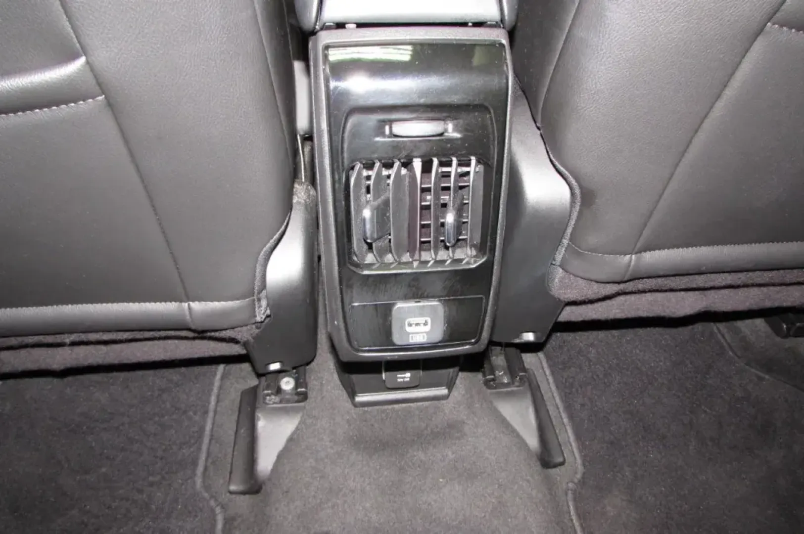 2022 /Black Leather Jeep Compass Latitude Lux (3C4NJDFBXNT) with an Other engine, Automatic transmission, located at 12830 Highway 21, De Soto, MO, 63020, (636) 337-7777, 38.153099, -90.573624 - Discover the perfect blend of adventure and comfort with the 2022 Jeep Compass Latitude Lux, now available at Pettus CDJR DeSoto. Whether you're navigating the urban jungle of De Soto, MO, or heading out for a weekend escapade, this SUV is designed to enhance your lifestyle. With its combination of - Photo#26
