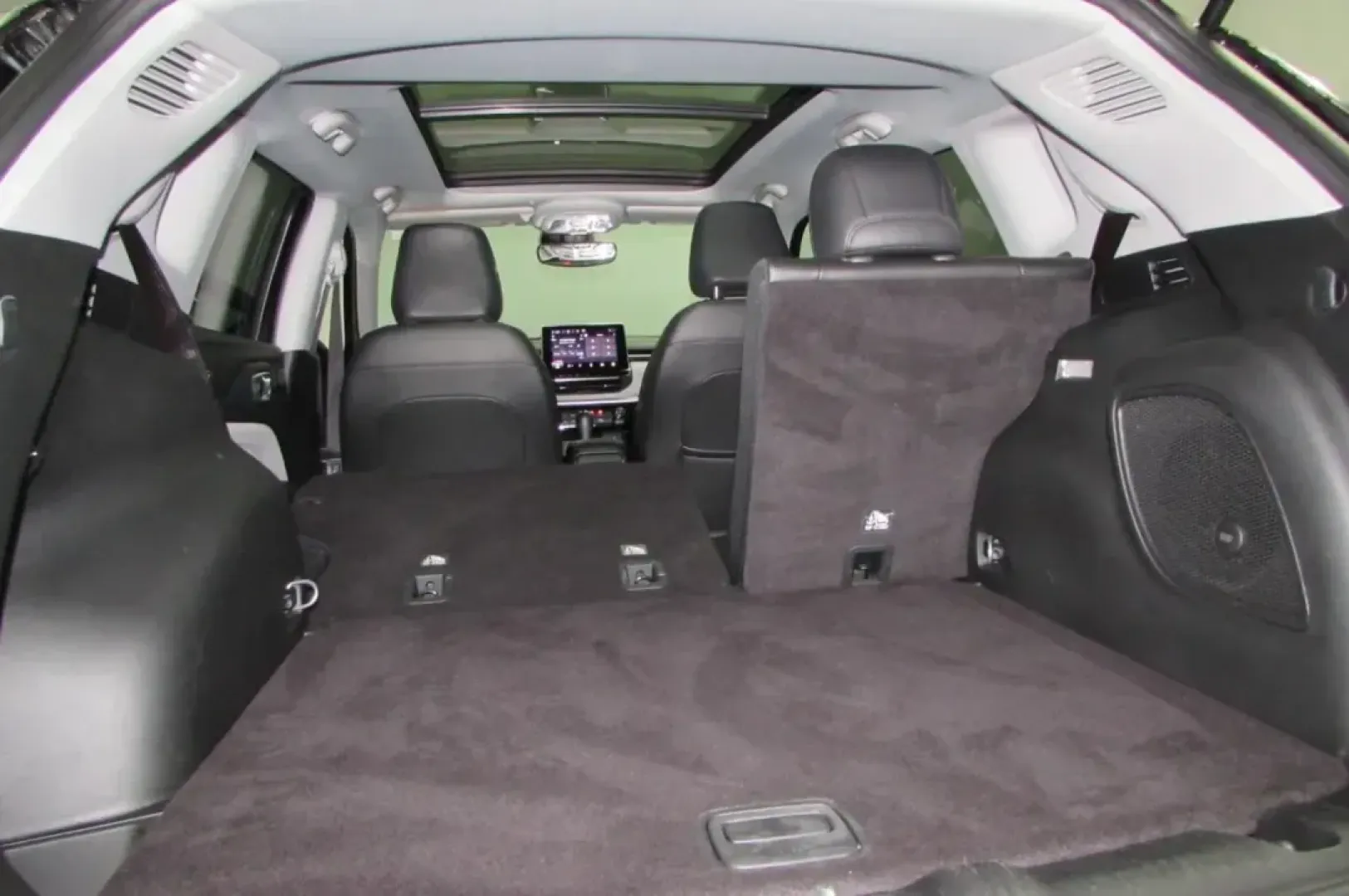 2022 /Black Leather Jeep Compass Latitude Lux (3C4NJDFBXNT) with an Other engine, Automatic transmission, located at 12830 Highway 21, De Soto, MO, 63020, (636) 337-7777, 38.153099, -90.573624 - Discover the perfect blend of adventure and comfort with the 2022 Jeep Compass Latitude Lux, now available at Pettus CDJR DeSoto. Whether you're navigating the urban jungle of De Soto, MO, or heading out for a weekend escapade, this SUV is designed to enhance your lifestyle. With its combination of - Photo#29