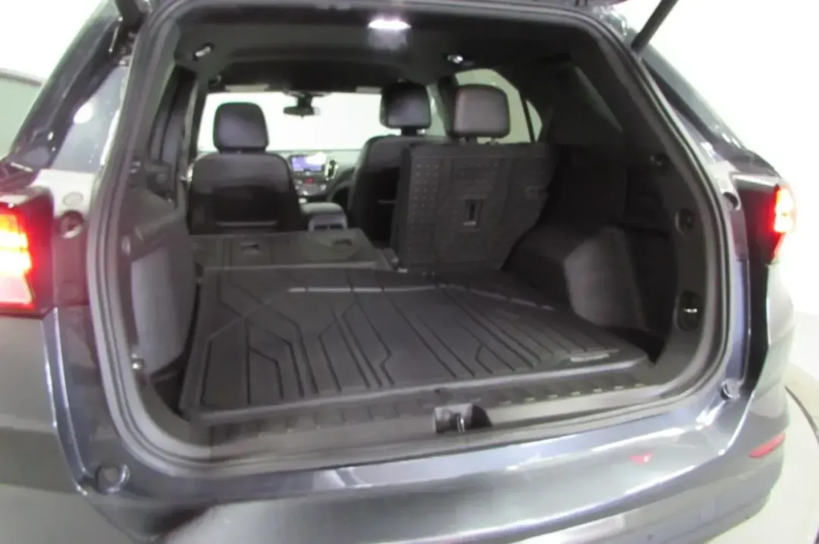 2023 /Jet Black Leather Chevrolet Equinox RS (3GNAXWEG8PS) with an Other engine, Automatic transmission, located at 12830 Highway 21, De Soto, MO, 63020, (636) 337-7777, 38.153099, -90.573624 - ### Adventure Awaits with the 2023 Chevrolet Equinox RS!<br /> <br /> Are you ready to elevate your daily commuting experience or embark on weekend adventures with your family? Look no further than this stunning **2023 Chevrolet Equinox RS** available at **Pettus CDJR DeSoto**! This versatile SUV co - Photo#27