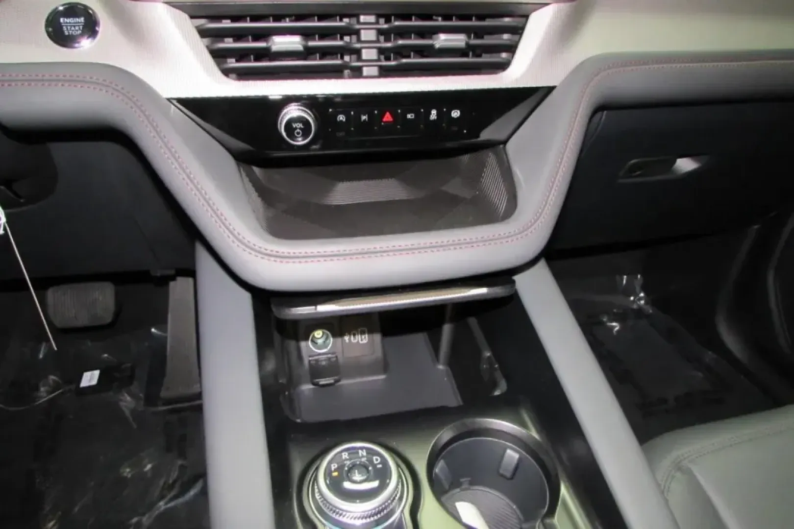 2025 /Dark Gray/Onyx Leather Trimmed Ford Explorer Active (1FMUK8DH0SG) with an 2.3L EcoBoost I-4 engine, Automatic transmission, located at 12836 Highway 21, De Soto, MO, 63020, (636) 337-7777, 38.151867, -90.575615 - **Explore Adventure and Family Comfort with the 2025 Ford Explorer at Pettus Ford De Soto**<br /> <br /> If you're seeking the perfect vehicle to elevate your family adventures or weekend getaways, look no further than the stunning 2025 Ford Explorer. This versatile SUV seamlessly blends comfort, te - Photo#20