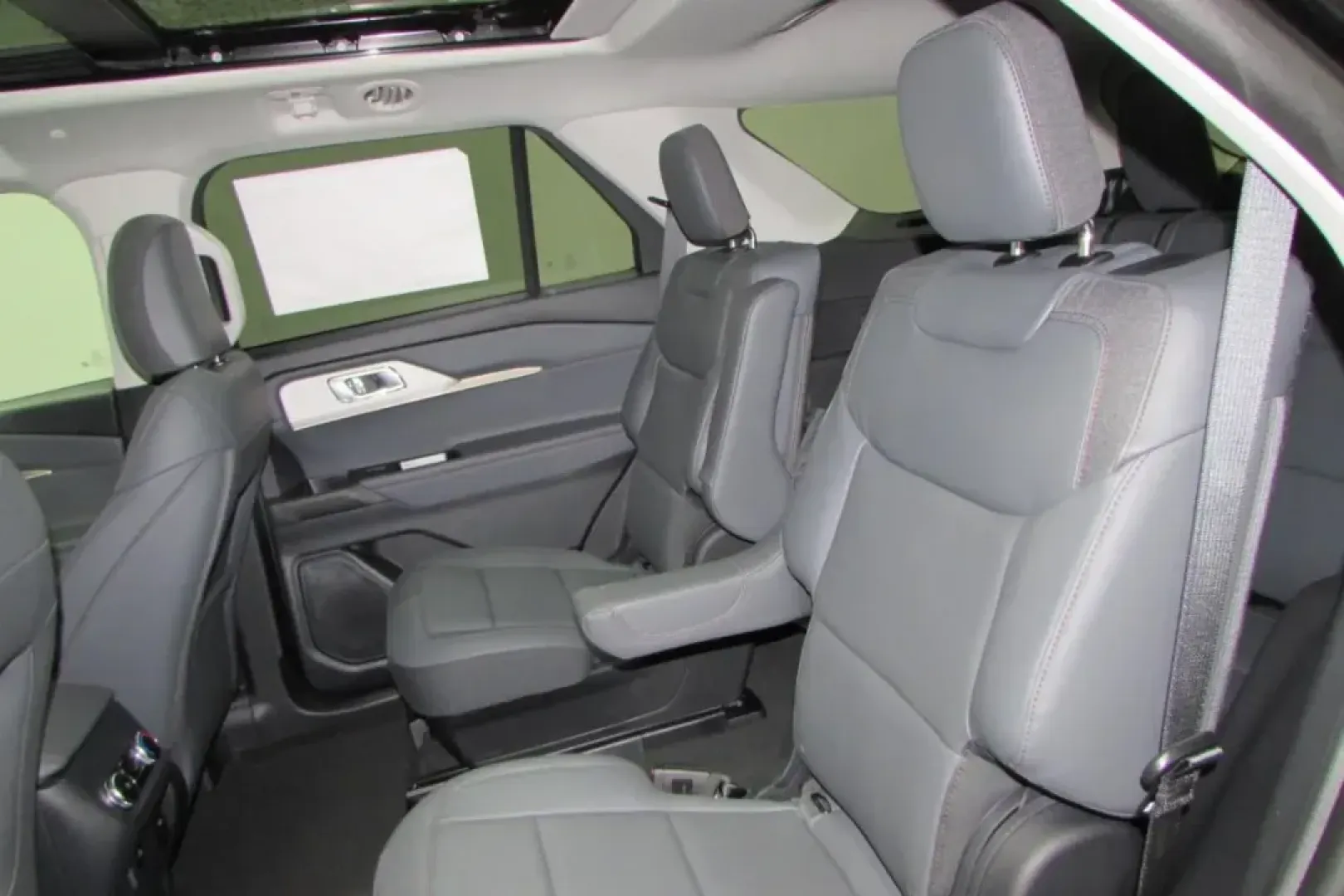 2025 /Dark Gray/Onyx Leather Trimmed Ford Explorer Active (1FMUK8DH0SG) with an 2.3L EcoBoost I-4 engine, Automatic transmission, located at 12836 Highway 21, De Soto, MO, 63020, (636) 337-7777, 38.151867, -90.575615 - **Explore Adventure and Family Comfort with the 2025 Ford Explorer at Pettus Ford De Soto**<br /> <br /> If you're seeking the perfect vehicle to elevate your family adventures or weekend getaways, look no further than the stunning 2025 Ford Explorer. This versatile SUV seamlessly blends comfort, te - Photo#24