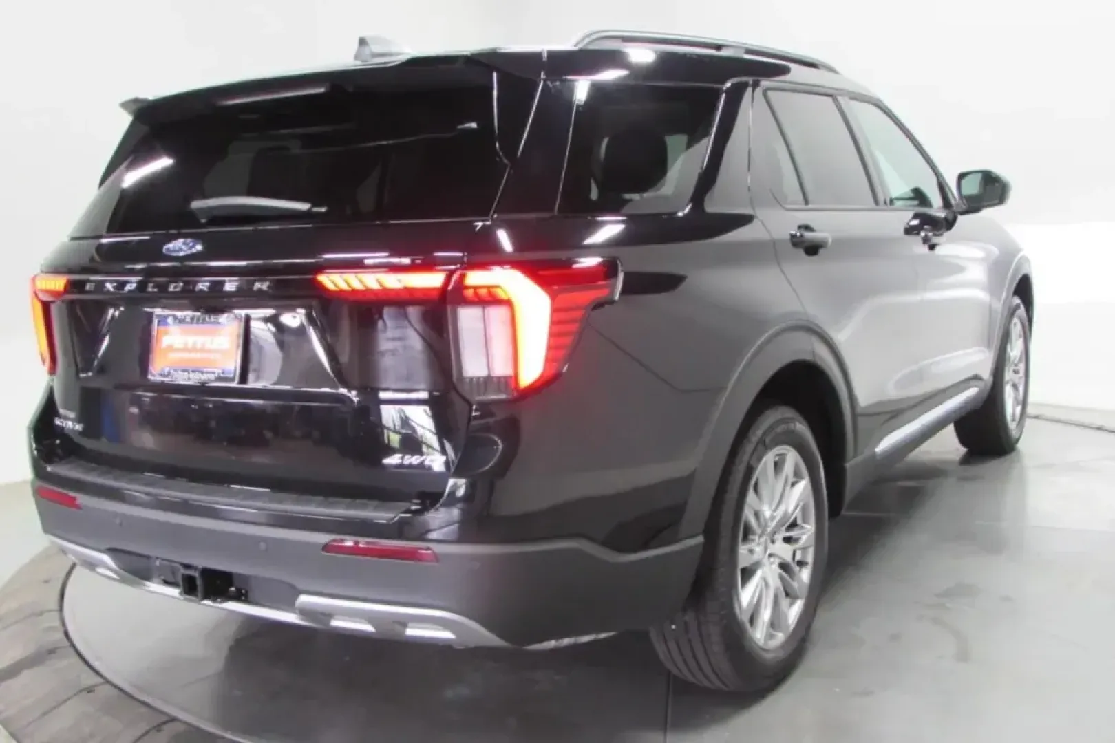 2025 /Dark Gray/Onyx Leather Trimmed Ford Explorer Active (1FMUK8DH0SG) with an 2.3L EcoBoost I-4 engine, Automatic transmission, located at 12836 Highway 21, De Soto, MO, 63020, (636) 337-7777, 38.151867, -90.575615 - **Explore Adventure and Family Comfort with the 2025 Ford Explorer at Pettus Ford De Soto**<br /> <br /> If you're seeking the perfect vehicle to elevate your family adventures or weekend getaways, look no further than the stunning 2025 Ford Explorer. This versatile SUV seamlessly blends comfort, te - Photo#6