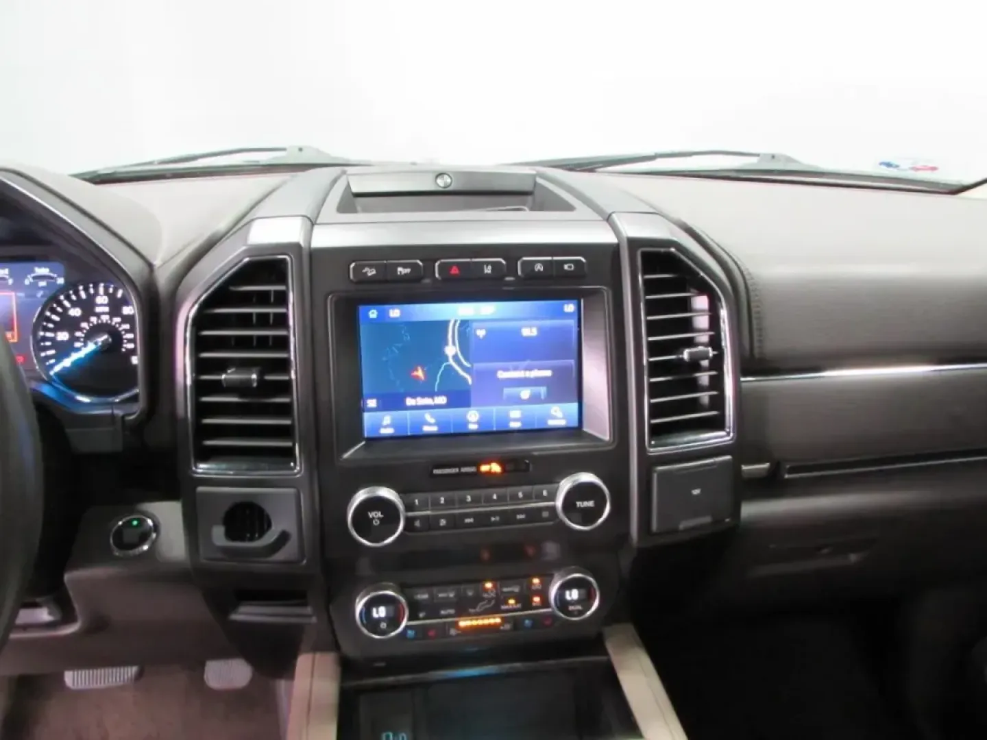 2020 /Medium Stone Leather Ford Expedition Max Limited (1FMJK2AT9LE) with an Other engine, Automatic transmission, located at 12830 Highway 21, De Soto, MO, 63020, (636) 337-7777, 38.153099, -90.573624 - **Discover Adventure and Comfort with the 2020 Ford Expedition Max Limited at Pettus CDJR DeSoto**<br /> <br /> Are you ready to elevate your family road trips, weekend adventures, or daily commutes? Look no further than this stunning 2020 Ford Expedition Max Limited, available now at Pettus CDJR De - Photo#21