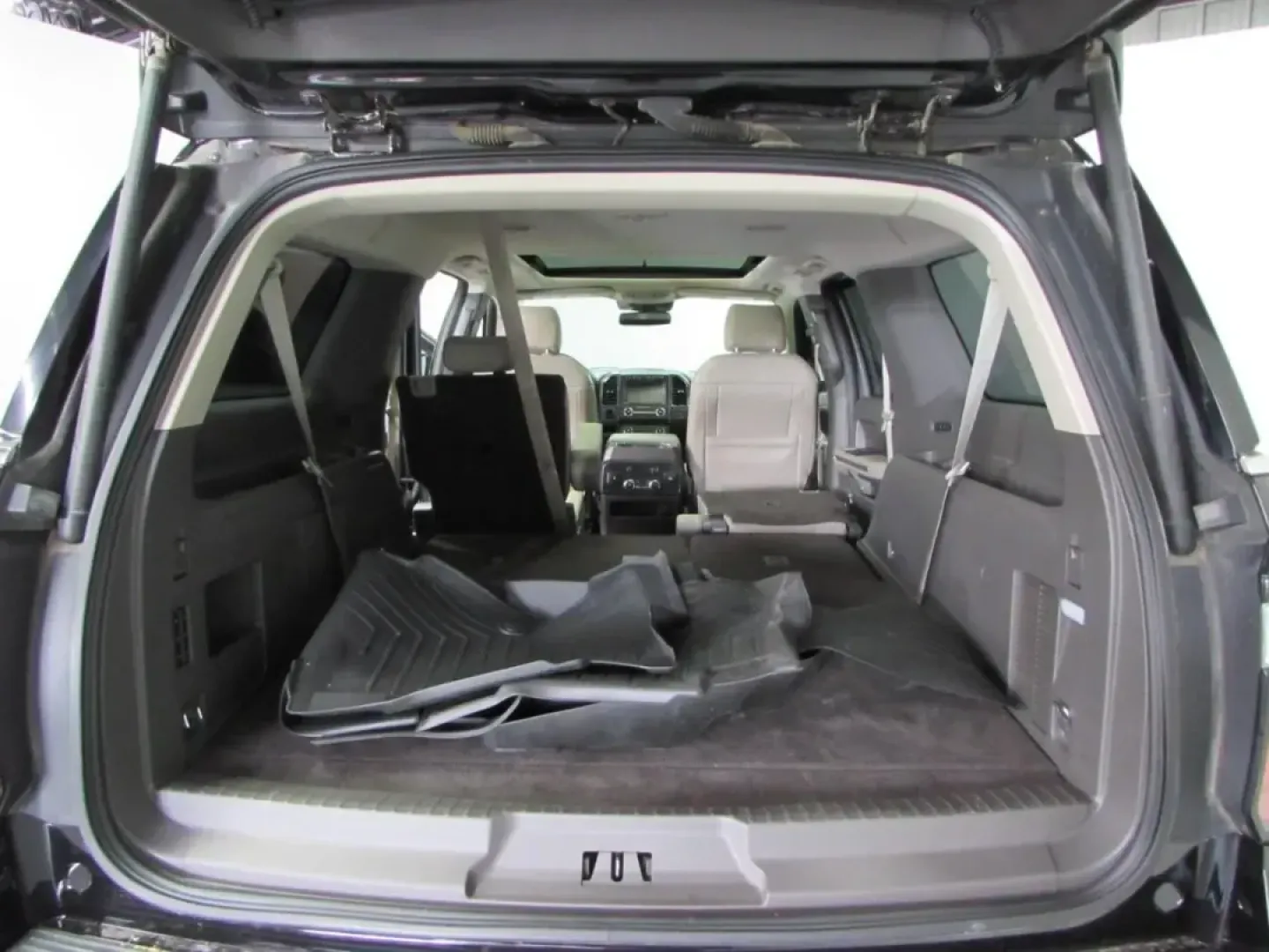 2020 /Medium Stone Leather Ford Expedition Max Limited (1FMJK2AT9LE) with an Other engine, Automatic transmission, located at 12830 Highway 21, De Soto, MO, 63020, (636) 337-7777, 38.153099, -90.573624 - **Discover Adventure and Comfort with the 2020 Ford Expedition Max Limited at Pettus CDJR DeSoto**<br /> <br /> Are you ready to elevate your family road trips, weekend adventures, or daily commutes? Look no further than this stunning 2020 Ford Expedition Max Limited, available now at Pettus CDJR De - Photo#40