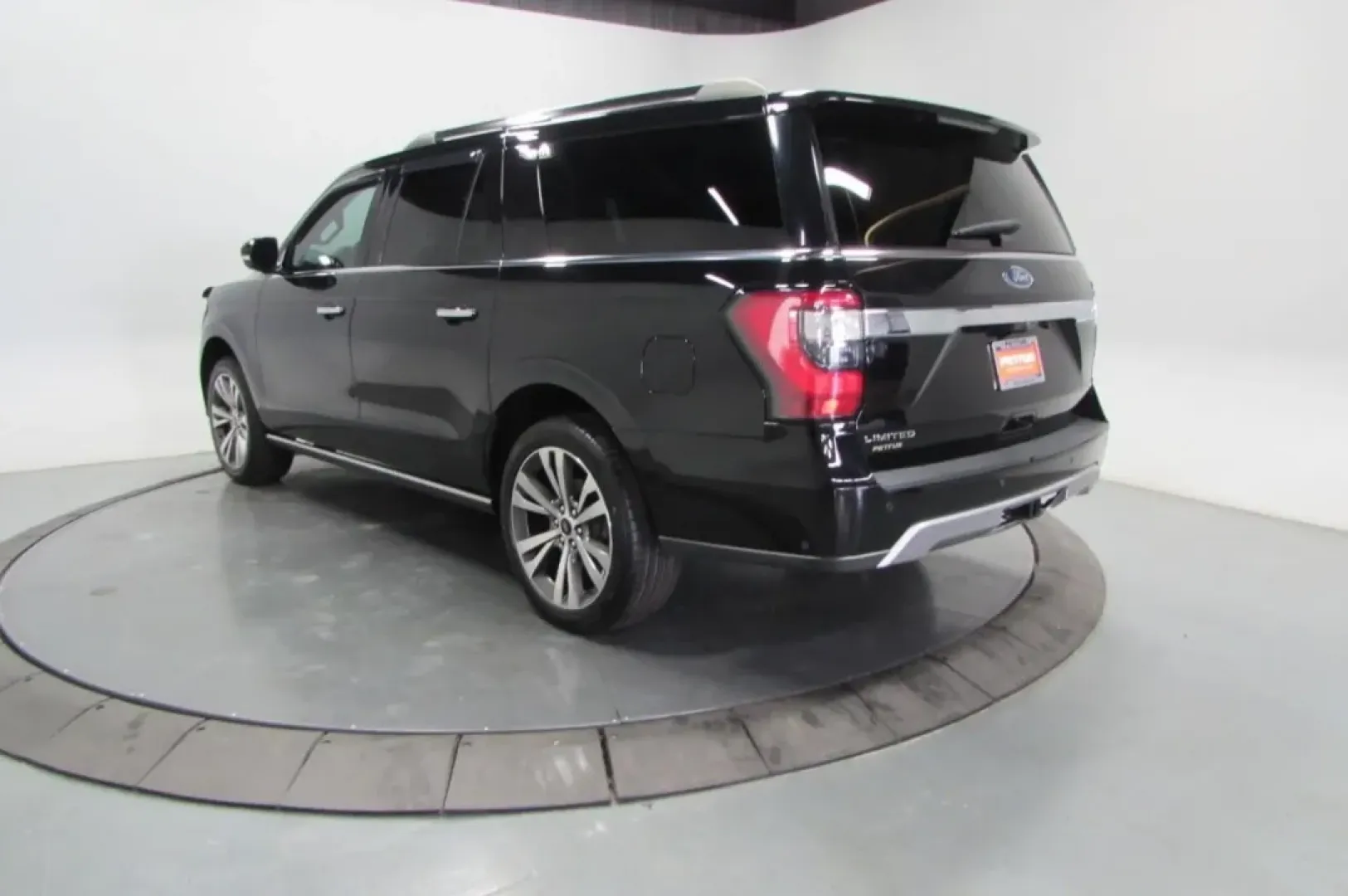 2020 /Medium Stone Leather Ford Expedition Max Limited (1FMJK2AT9LE) with an Other engine, Automatic transmission, located at 12830 Highway 21, De Soto, MO, 63020, (636) 337-7777, 38.153099, -90.573624 - **Discover Adventure and Comfort with the 2020 Ford Expedition Max Limited at Pettus CDJR DeSoto**<br /> <br /> Are you ready to elevate your family road trips, weekend adventures, or daily commutes? Look no further than this stunning 2020 Ford Expedition Max Limited, available now at Pettus CDJR De - Photo#5
