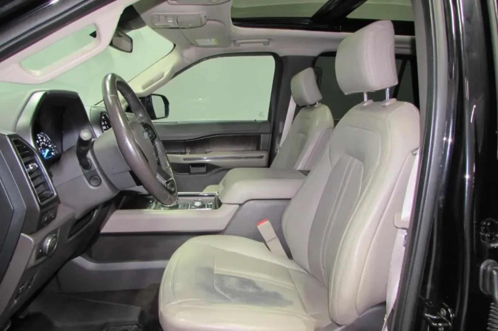 2020 /Medium Stone Leather Ford Expedition Max Limited (1FMJK2AT9LE) with an Other engine, Automatic transmission, located at 12830 Highway 21, De Soto, MO, 63020, (636) 337-7777, 38.153099, -90.573624 - **Discover Adventure and Comfort with the 2020 Ford Expedition Max Limited at Pettus CDJR DeSoto**<br /> <br /> Are you ready to elevate your family road trips, weekend adventures, or daily commutes? Look no further than this stunning 2020 Ford Expedition Max Limited, available now at Pettus CDJR De - Photo#12