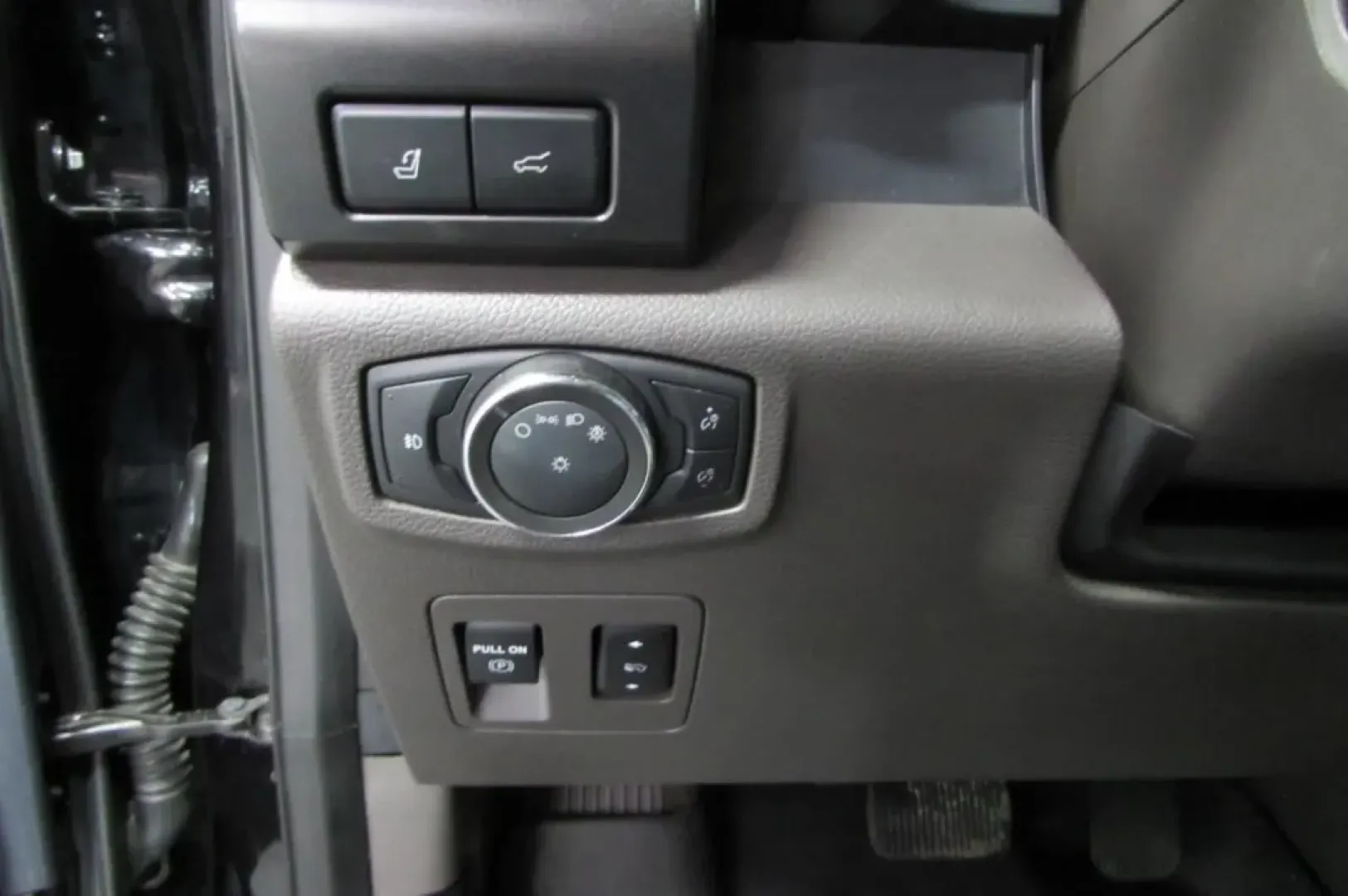 2020 /Medium Stone Leather Ford Expedition Max Limited (1FMJK2AT9LE) with an Other engine, Automatic transmission, located at 12830 Highway 21, De Soto, MO, 63020, (636) 337-7777, 38.153099, -90.573624 - **Discover Adventure and Comfort with the 2020 Ford Expedition Max Limited at Pettus CDJR DeSoto**<br /> <br /> Are you ready to elevate your family road trips, weekend adventures, or daily commutes? Look no further than this stunning 2020 Ford Expedition Max Limited, available now at Pettus CDJR De - Photo#13