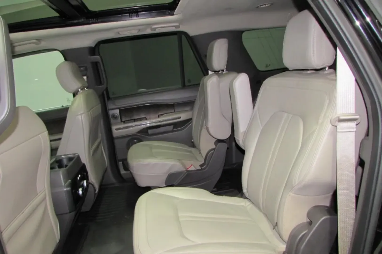 2020 /Medium Stone Leather Ford Expedition Max Limited (1FMJK2AT9LE) with an Other engine, Automatic transmission, located at 12830 Highway 21, De Soto, MO, 63020, (636) 337-7777, 38.153099, -90.573624 - **Discover Adventure and Comfort with the 2020 Ford Expedition Max Limited at Pettus CDJR DeSoto**<br /> <br /> Are you ready to elevate your family road trips, weekend adventures, or daily commutes? Look no further than this stunning 2020 Ford Expedition Max Limited, available now at Pettus CDJR De - Photo#25