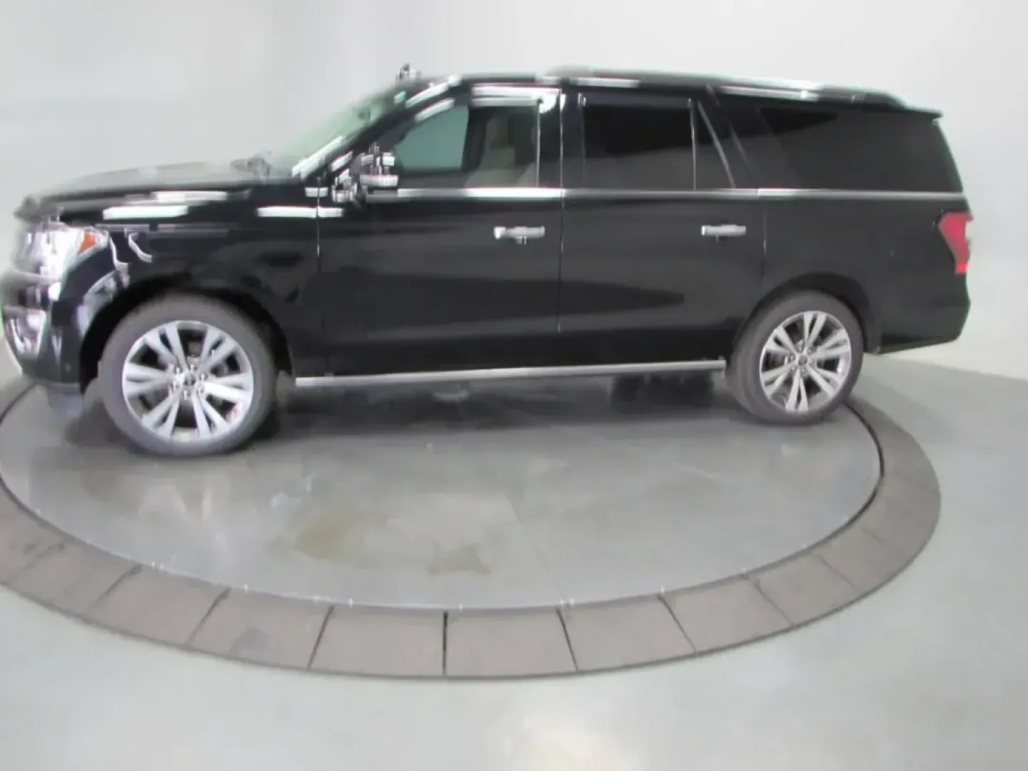 2020 /Medium Stone Leather Ford Expedition Max Limited (1FMJK2AT9LE) with an 3.5L EcoBoost V6 engine, Automatic transmission, located at 12830 Highway 21, De Soto, MO, 63020, (636) 337-7777, 38.153099, -90.573624 - **Discover Adventure and Comfort with the 2020 Ford Expedition Max Limited at Pettus CDJR DeSoto**<br /> <br /> Are you ready to elevate your family road trips, weekend adventures, or daily commutes? Look no further than this stunning 2020 Ford Expedition Max Limited, available now at Pettus CDJR De - Photo#3