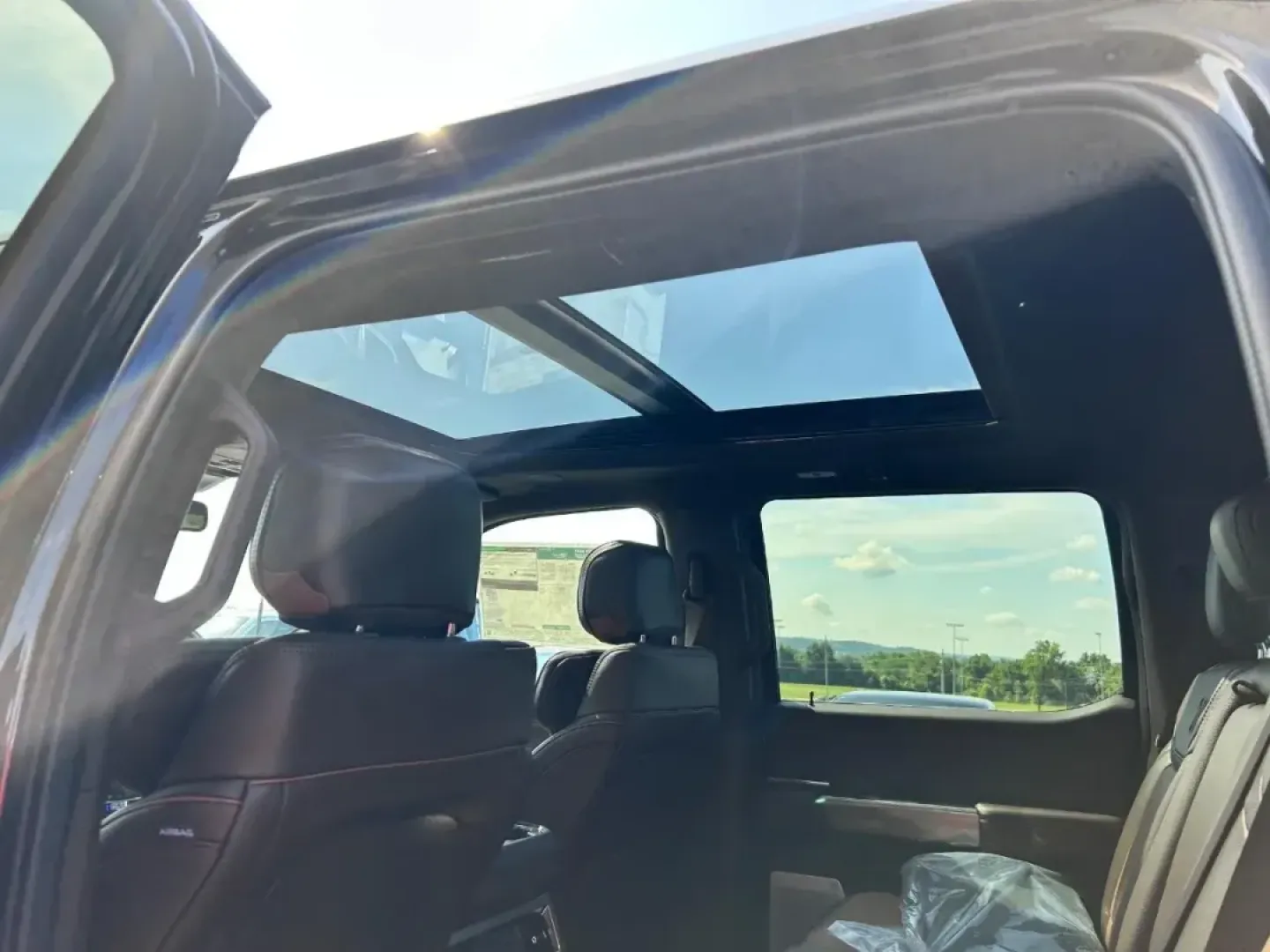 2025 /Java Leather Ford F-450SD King Ranch DRW (1FT8W4DM6SE) with an 6.7L Turbocharged engine, Automatic transmission, located at 141 Commercial Dr, Fredericktown, MO, 63645, (573) 783-6432, 37.570087, -90.320648 - **Unleash Your Adventurous Side with the 2025 Ford F-450SD King Ranch DRW** <br /> <br /> Are you ready to elevate your weekend getaways or tackle tough job sites with style and power? The 2025 Ford F-450SD King Ranch DRW is not just a truck; it's a lifestyle statement, perfect for those seeking ad - Photo#9
