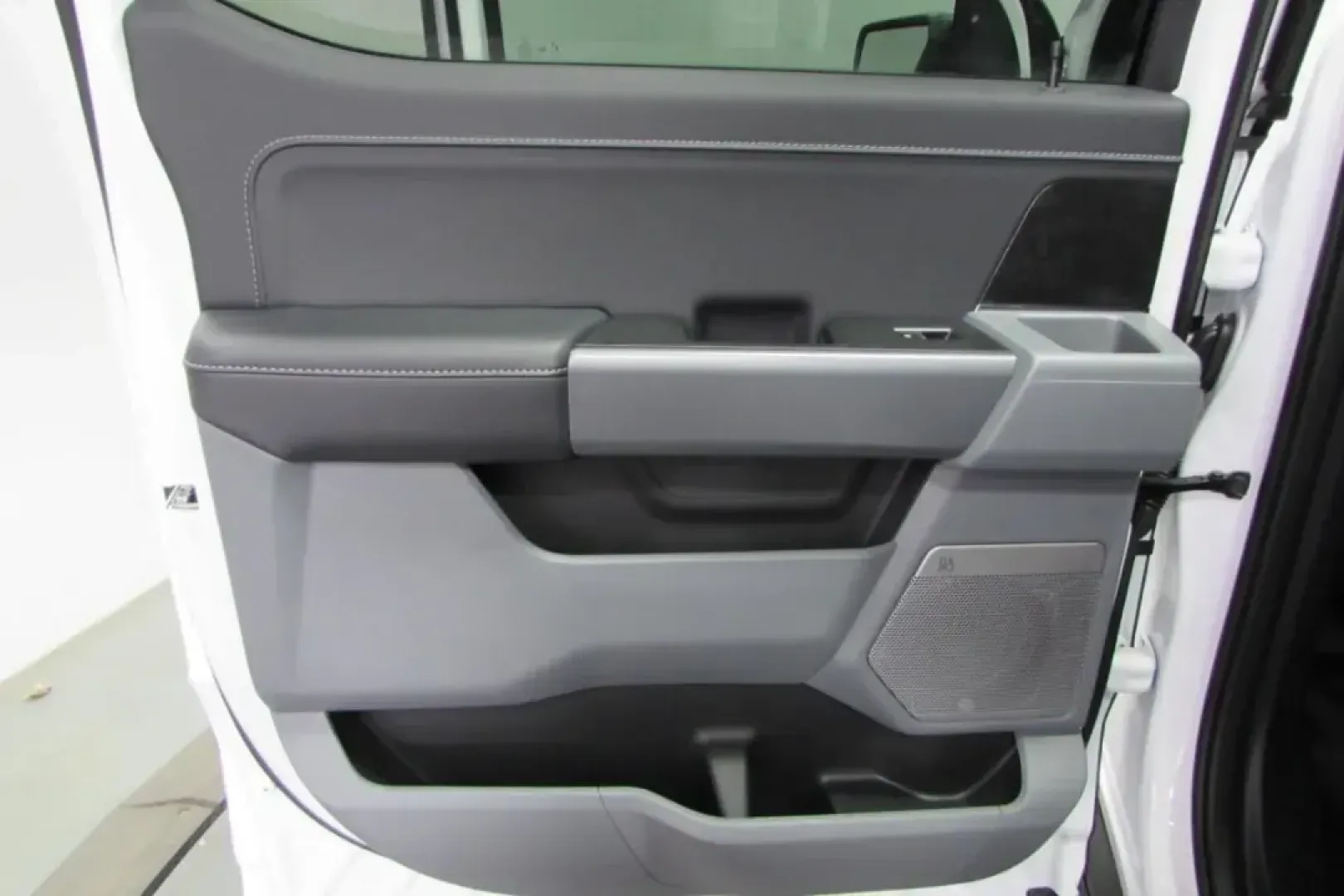 2025 /Medium Dark Slate Leather Ford F-150 Lightning Flash (1FT6W3L76SW) with an Electric Motor engine, located at 12836 Highway 21, De Soto, MO, 63020, (636) 337-7777, 38.151867, -90.575615 - **Drive the Future with the 2025 Ford F-150 Lightning at Pettus Ford De Soto!**<br /> <br /> If you're looking for a truck that combines power, efficiency, and cutting-edge technology, look no further than the 2025 Ford F-150 Lightning, now available at Pettus Ford De Soto in De Soto, MO. This elect - Photo#29