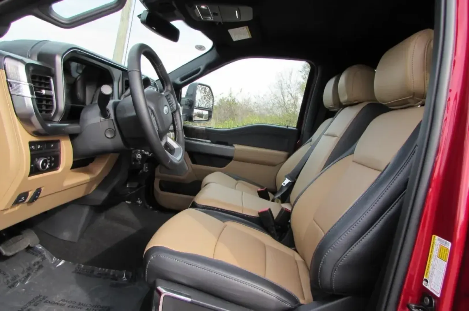 2024 Ford F-250SD Lariat (1FT8W2BM4RE) with an 6.7L Turbocharged engine, located at 12836 Highway 21, De Soto, MO, 63020, (636) 337-7777, 38.151867, -90.575615 - **Unleash Adventure with the 2024 Ford F-250SD Lariat Your Ultimate Trucking Companion!**<br /> <br /> Are you ready to elevate your driving experience? The 2024 Ford F-250SD Lariat is here to redefine what it means to have a reliable, rugged truck that can handle everything from daily commuting to - Photo#16