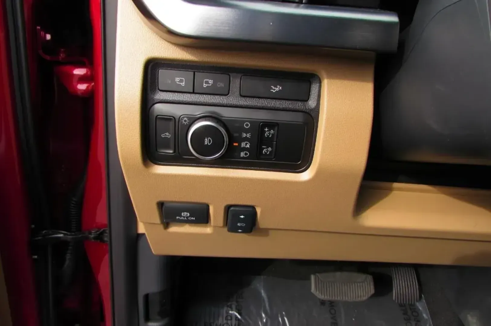 2024 Ford F-250SD Lariat (1FT8W2BM4RE) with an 6.7L Turbocharged engine, located at 12836 Highway 21, De Soto, MO, 63020, (636) 337-7777, 38.151867, -90.575615 - **Unleash Adventure with the 2024 Ford F-250SD Lariat Your Ultimate Trucking Companion!**<br /> <br /> Are you ready to elevate your driving experience? The 2024 Ford F-250SD Lariat is here to redefine what it means to have a reliable, rugged truck that can handle everything from daily commuting to - Photo#17