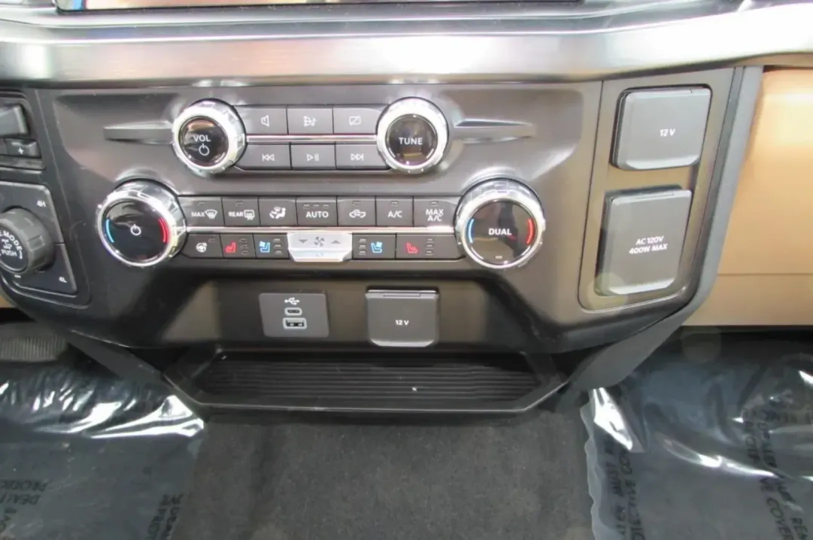 2024 Ford F-250SD Lariat (1FT8W2BM4RE) with an 6.7L Turbocharged engine, located at 12836 Highway 21, De Soto, MO, 63020, (636) 337-7777, 38.151867, -90.575615 - **Unleash Adventure with the 2024 Ford F-250SD Lariat Your Ultimate Trucking Companion!**<br /> <br /> Are you ready to elevate your driving experience? The 2024 Ford F-250SD Lariat is here to redefine what it means to have a reliable, rugged truck that can handle everything from daily commuting to - Photo#24