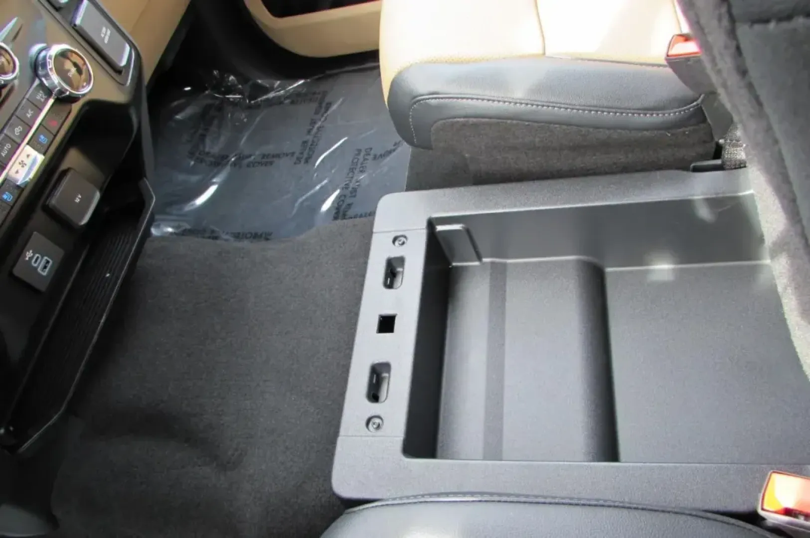 2024 Ford F-250SD Lariat (1FT8W2BM4RE) with an 6.7L Turbocharged engine, located at 12836 Highway 21, De Soto, MO, 63020, (636) 337-7777, 38.151867, -90.575615 - **Unleash Adventure with the 2024 Ford F-250SD Lariat Your Ultimate Trucking Companion!**<br /> <br /> Are you ready to elevate your driving experience? The 2024 Ford F-250SD Lariat is here to redefine what it means to have a reliable, rugged truck that can handle everything from daily commuting to - Photo#25