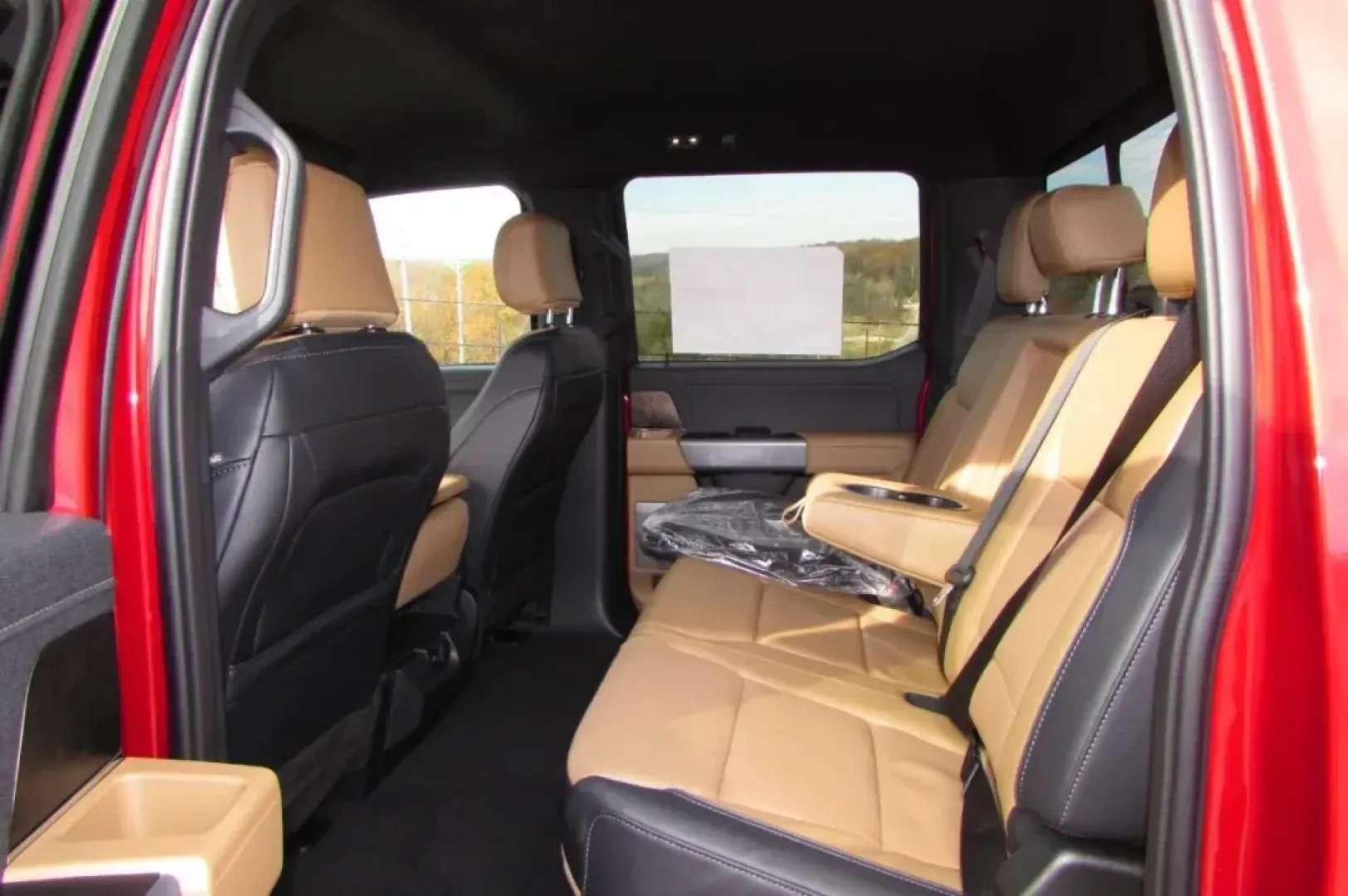 2024 Ford F-250SD Lariat (1FT8W2BM4RE) with an 6.7L Turbocharged engine, located at 12836 Highway 21, De Soto, MO, 63020, (636) 337-7777, 38.151867, -90.575615 - **Unleash Adventure with the 2024 Ford F-250SD Lariat Your Ultimate Trucking Companion!**<br /> <br /> Are you ready to elevate your driving experience? The 2024 Ford F-250SD Lariat is here to redefine what it means to have a reliable, rugged truck that can handle everything from daily commuting to - Photo#28