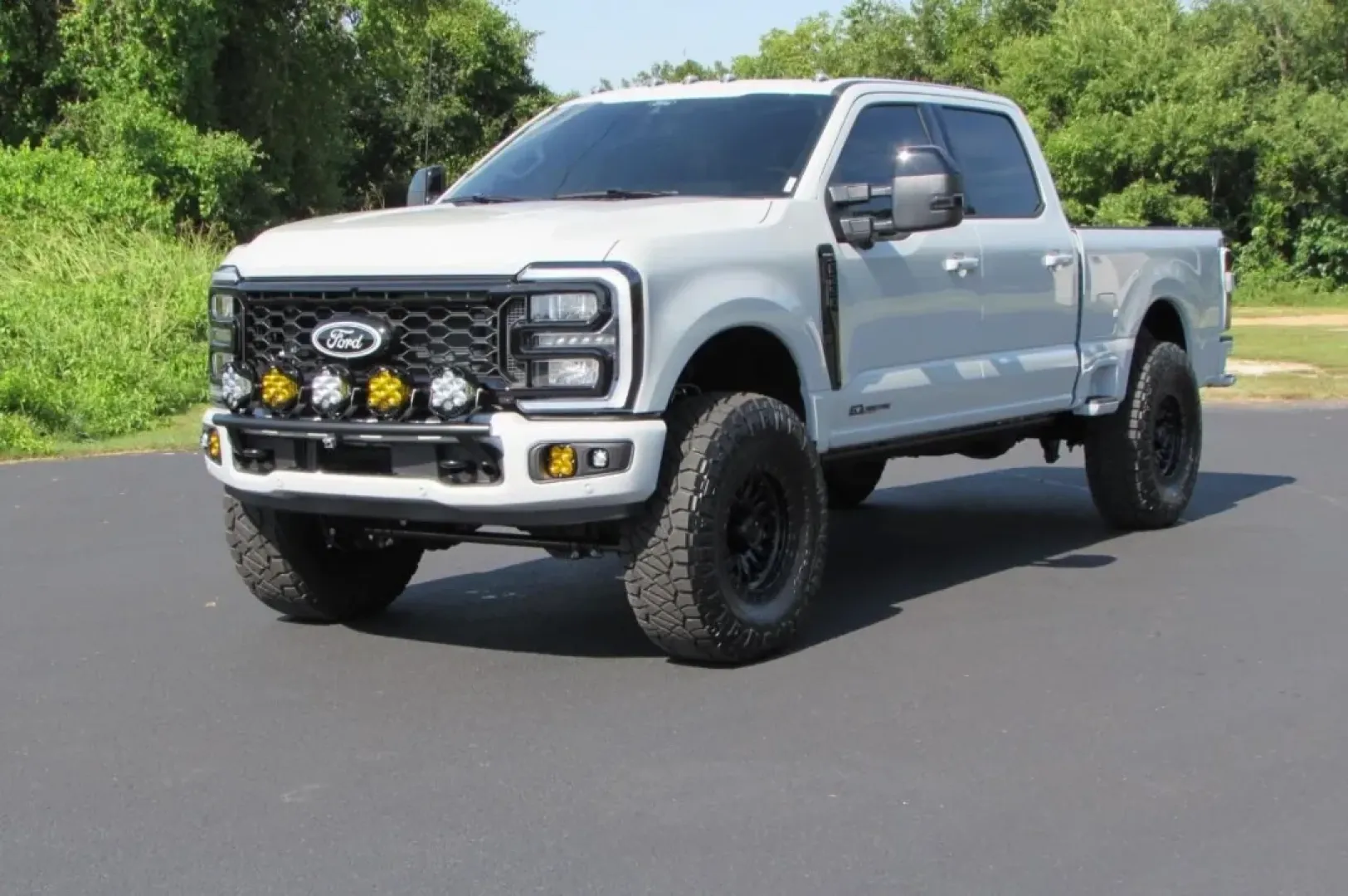 2025 /Black Onyx Ford F-250SD LARIAT (1FT8W2BTXSE) with an 6.7L Turbocharged engine, located at 12836 Highway 21, De Soto, MO, 63020, (636) 337-7777, 38.151867, -90.575615 - Discover Your Next Adventure with the 2025 Ford F-250SD LARIAT at Pettus Ford De Soto!<br /> <br /> Are you a weekend warrior or someone who thrives on outdoor adventures? If so, the 2025 Ford F-250SD LARIAT is your ticket to unparalleled freedom and capability. This rugged truck is designed for tho - Photo#2