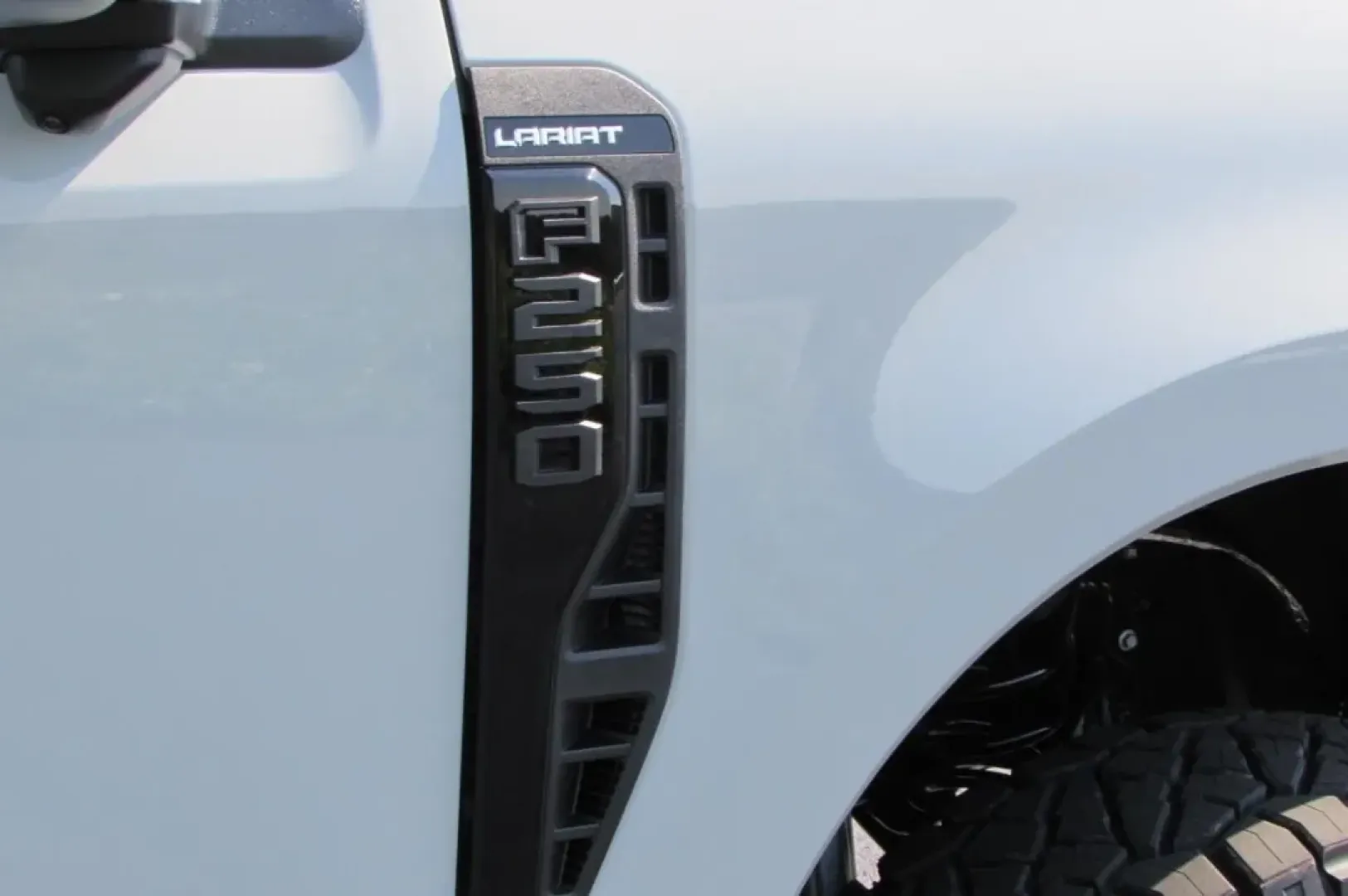 2025 /Black Onyx Ford F-250SD LARIAT (1FT8W2BTXSE) with an 6.7L Turbocharged engine, located at 12836 Highway 21, De Soto, MO, 63020, (636) 337-7777, 38.151867, -90.575615 - Discover Your Next Adventure with the 2025 Ford F-250SD LARIAT at Pettus Ford De Soto!<br /> <br /> Are you a weekend warrior or someone who thrives on outdoor adventures? If so, the 2025 Ford F-250SD LARIAT is your ticket to unparalleled freedom and capability. This rugged truck is designed for tho - Photo#9