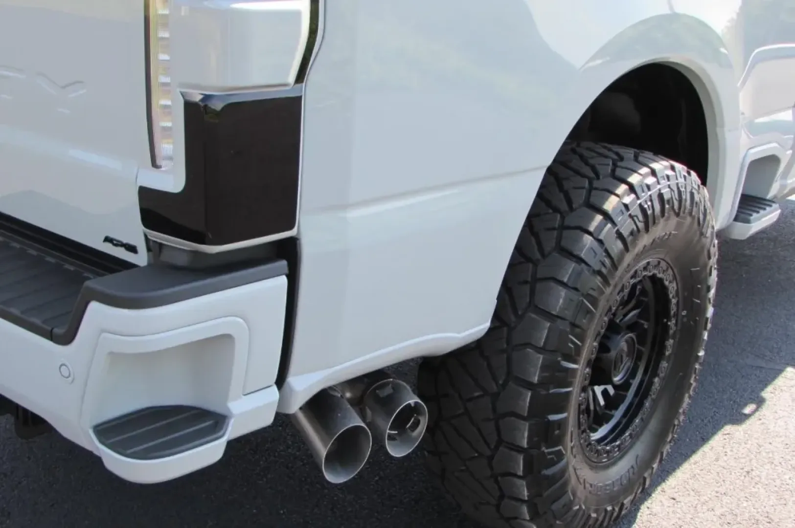 2025 /Black Onyx Ford F-250SD LARIAT (1FT8W2BTXSE) with an 6.7L Turbocharged engine, located at 12836 Highway 21, De Soto, MO, 63020, (636) 337-7777, 38.151867, -90.575615 - Discover Your Next Adventure with the 2025 Ford F-250SD LARIAT at Pettus Ford De Soto!<br /> <br /> Are you a weekend warrior or someone who thrives on outdoor adventures? If so, the 2025 Ford F-250SD LARIAT is your ticket to unparalleled freedom and capability. This rugged truck is designed for tho - Photo#12