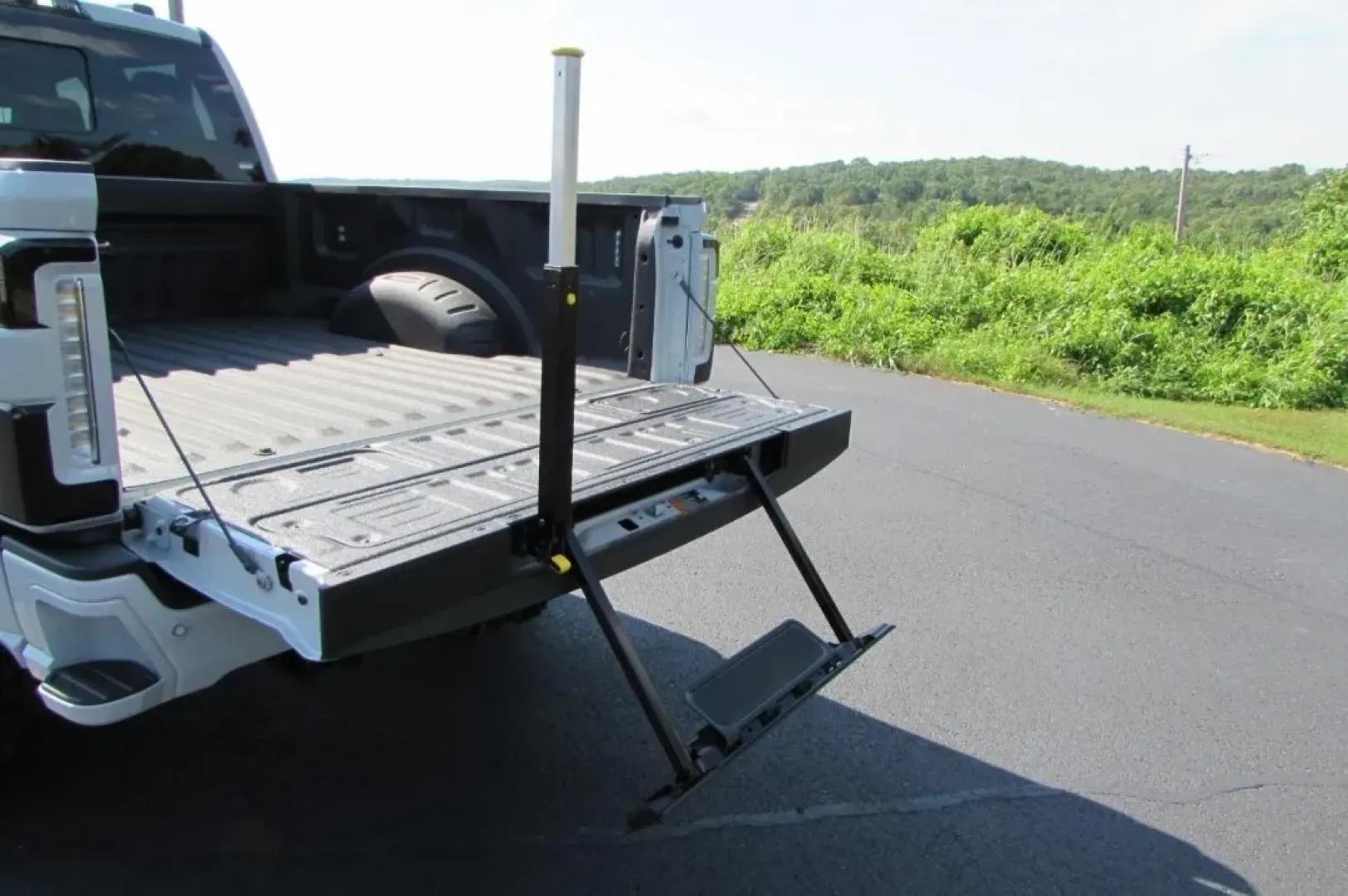 2025 /Black Onyx Ford F-250SD LARIAT (1FT8W2BTXSE) with an 6.7L Turbocharged engine, located at 12836 Highway 21, De Soto, MO, 63020, (636) 337-7777, 38.151867, -90.575615 - Discover Your Next Adventure with the 2025 Ford F-250SD LARIAT at Pettus Ford De Soto!<br /> <br /> Are you a weekend warrior or someone who thrives on outdoor adventures? If so, the 2025 Ford F-250SD LARIAT is your ticket to unparalleled freedom and capability. This rugged truck is designed for tho - Photo#15
