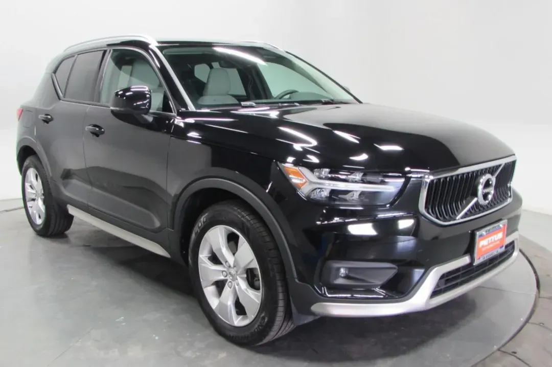 photo of 2021 Volvo XC40 Momentum
