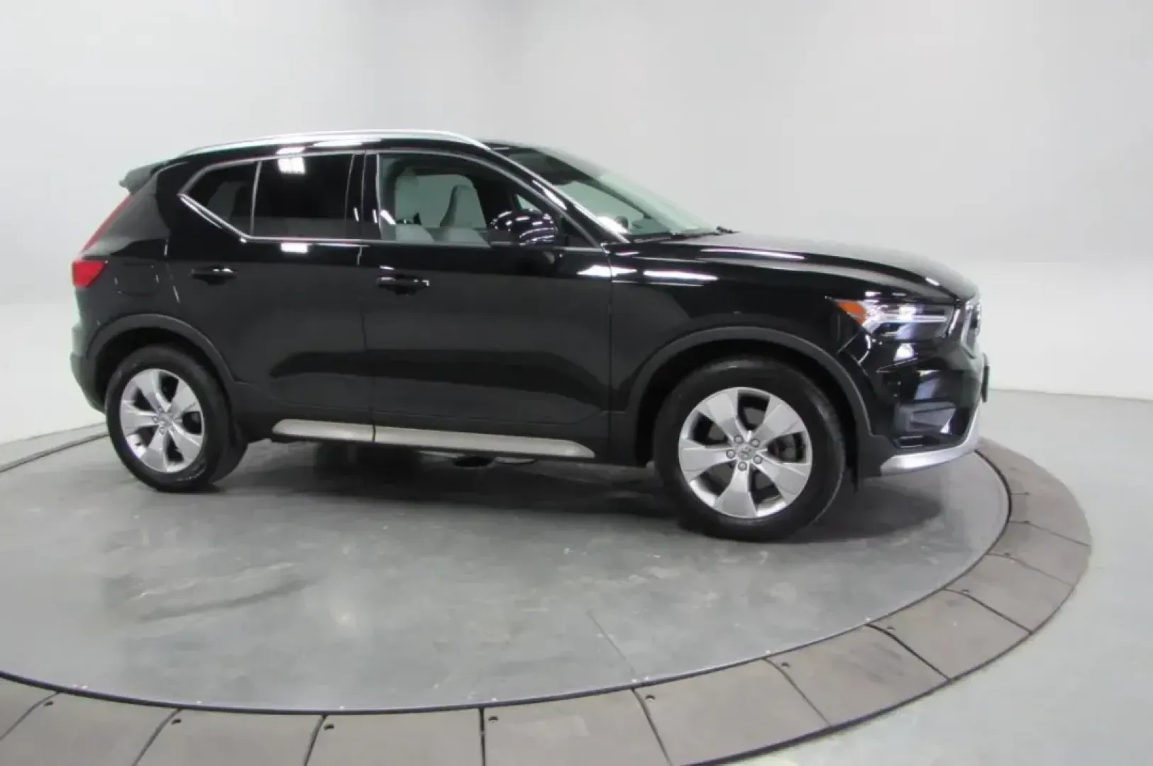 2021 /Blonde Leather Volvo XC40 Momentum (YV4162UK5M2) with an Other engine, Automatic transmission, located at 12830 Highway 21, De Soto, MO, 63020, (636) 337-7777, 38.153099, -90.573624 - Experience the thrill of adventure and sophistication with this stunning 2021 Volvo XC40 Momentum, perfectly tailored for both urban commutes and weekend escapades. With its sleek black stone exterior and luxurious blonde leather interior, this SUV not only stands out visually but is also built to e - Photo#3