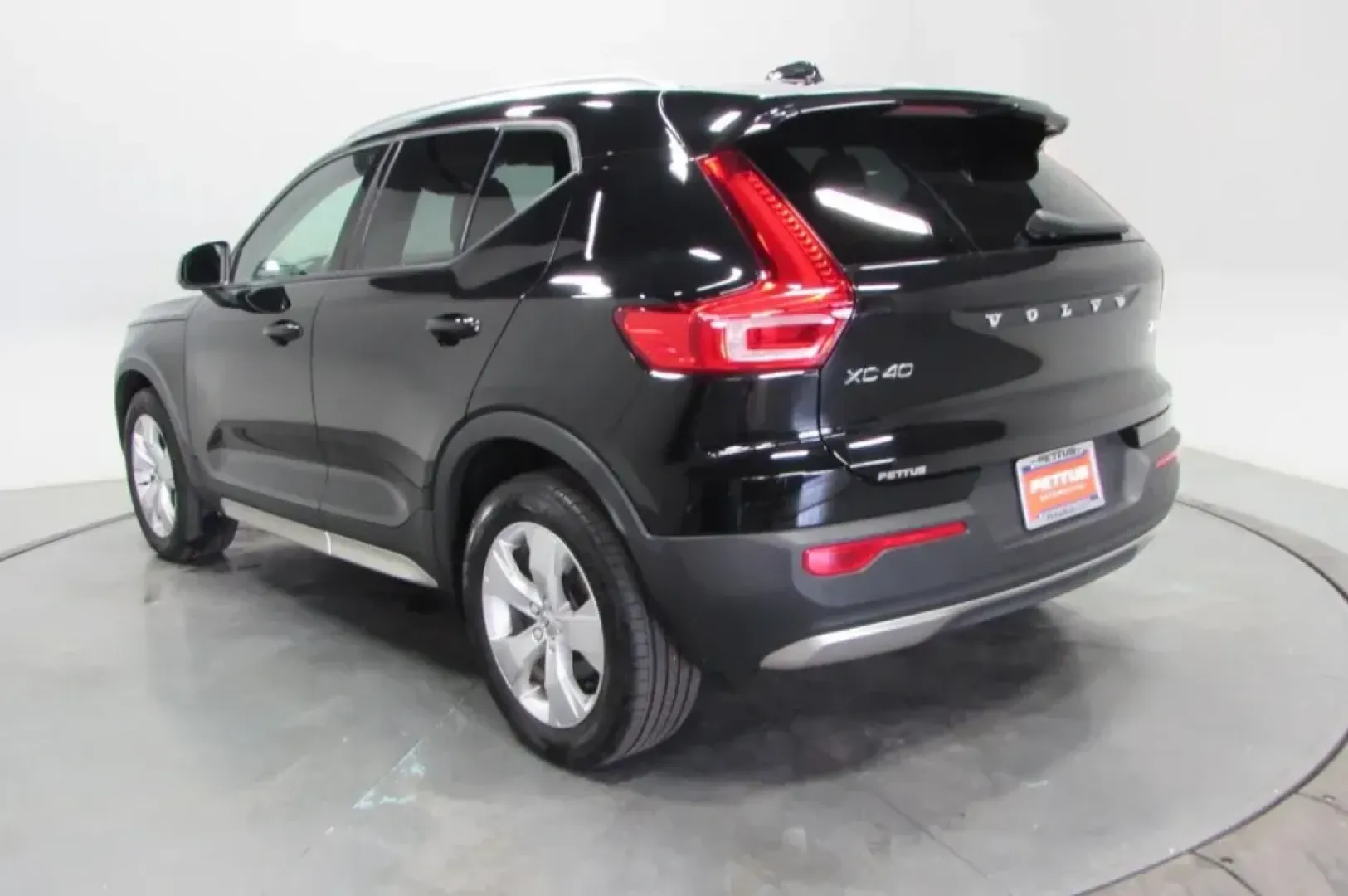 2021 /Blonde Leather Volvo XC40 Momentum (YV4162UK5M2) with an Other engine, Automatic transmission, located at 12830 Highway 21, De Soto, MO, 63020, (636) 337-7777, 38.153099, -90.573624 - Experience the thrill of adventure and sophistication with this stunning 2021 Volvo XC40 Momentum, perfectly tailored for both urban commutes and weekend escapades. With its sleek black stone exterior and luxurious blonde leather interior, this SUV not only stands out visually but is also built to e - Photo#5