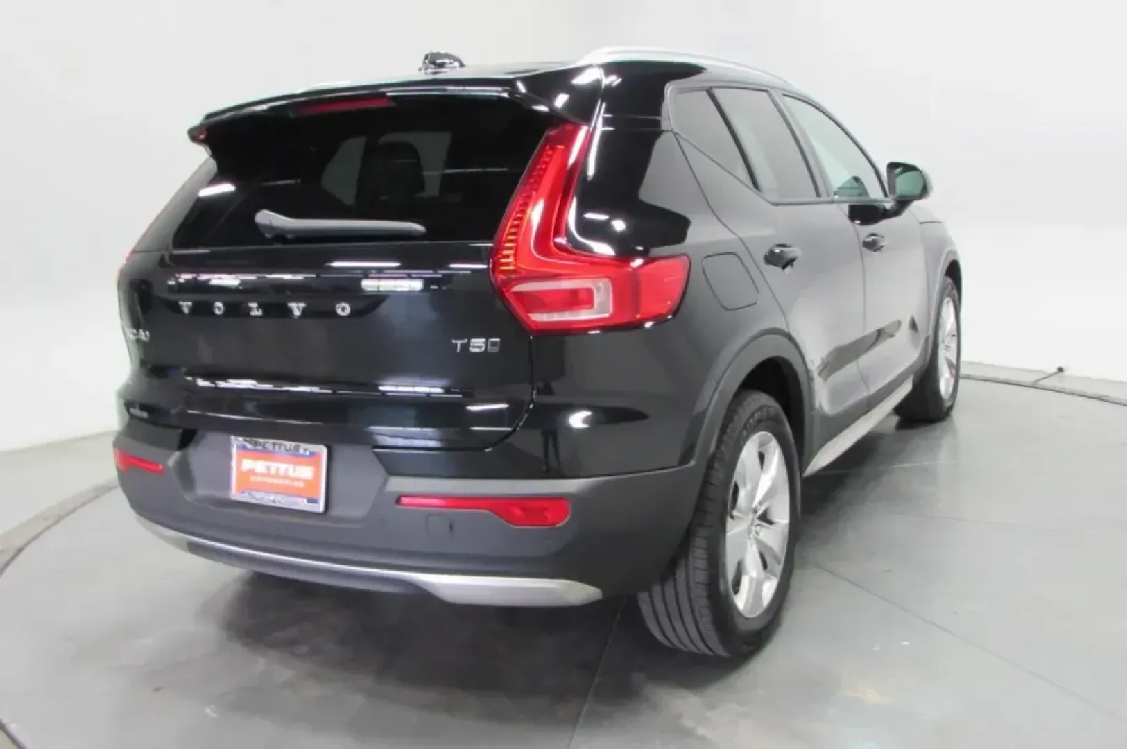 2021 /Blonde Leather Volvo XC40 Momentum (YV4162UK5M2) with an Other engine, Automatic transmission, located at 12830 Highway 21, De Soto, MO, 63020, (636) 337-7777, 38.153099, -90.573624 - Experience the thrill of adventure and sophistication with this stunning 2021 Volvo XC40 Momentum, perfectly tailored for both urban commutes and weekend escapades. With its sleek black stone exterior and luxurious blonde leather interior, this SUV not only stands out visually but is also built to e - Photo#7