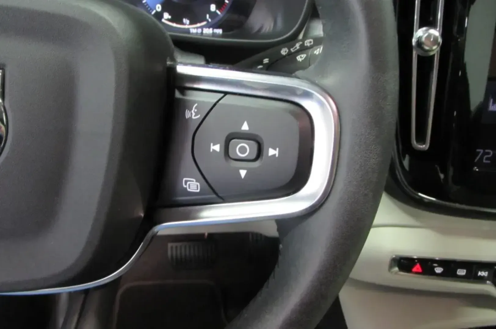 2021 /Blonde Leather Volvo XC40 Momentum (YV4162UK5M2) with an Other engine, Automatic transmission, located at 12830 Highway 21, De Soto, MO, 63020, (636) 337-7777, 38.153099, -90.573624 - Experience the thrill of adventure and sophistication with this stunning 2021 Volvo XC40 Momentum, perfectly tailored for both urban commutes and weekend escapades. With its sleek black stone exterior and luxurious blonde leather interior, this SUV not only stands out visually but is also built to e - Photo#15